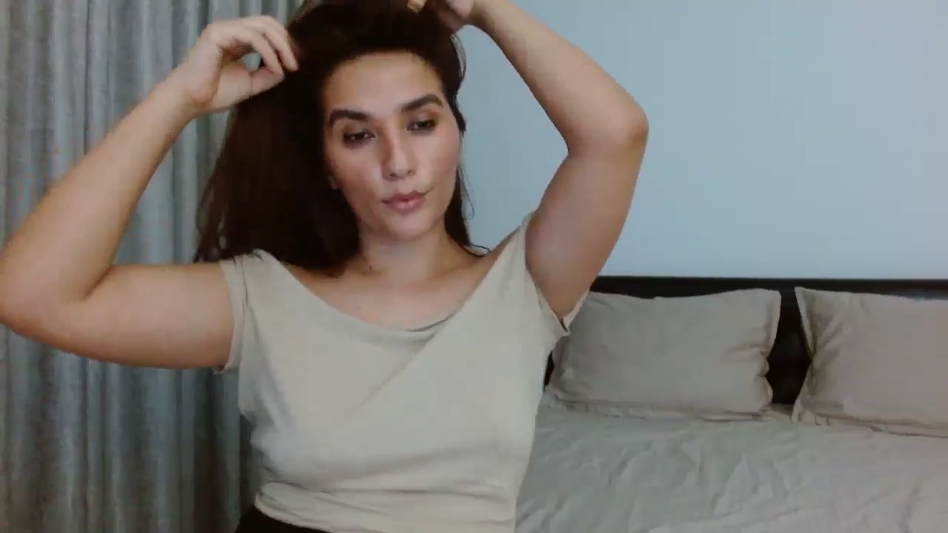 Gallery image thumbnail from DEAR_AMORE's myfreecams stream on, 08/18/2024, 24:00 image 9 of 20
