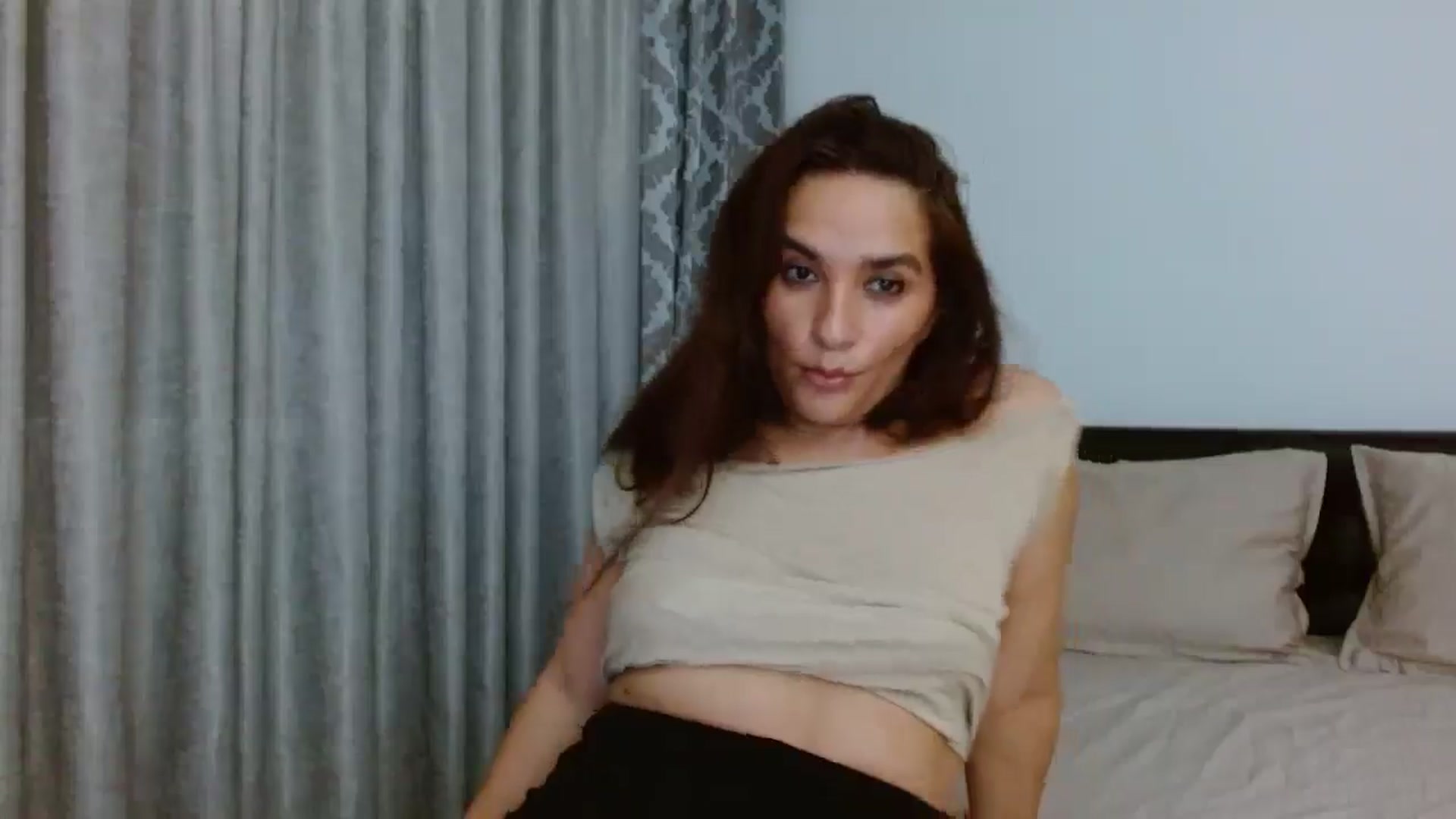 Gallery image thumbnail from DEAR_AMORE's myfreecams stream on, 08/18/2024, 24:00 image 20 of 20