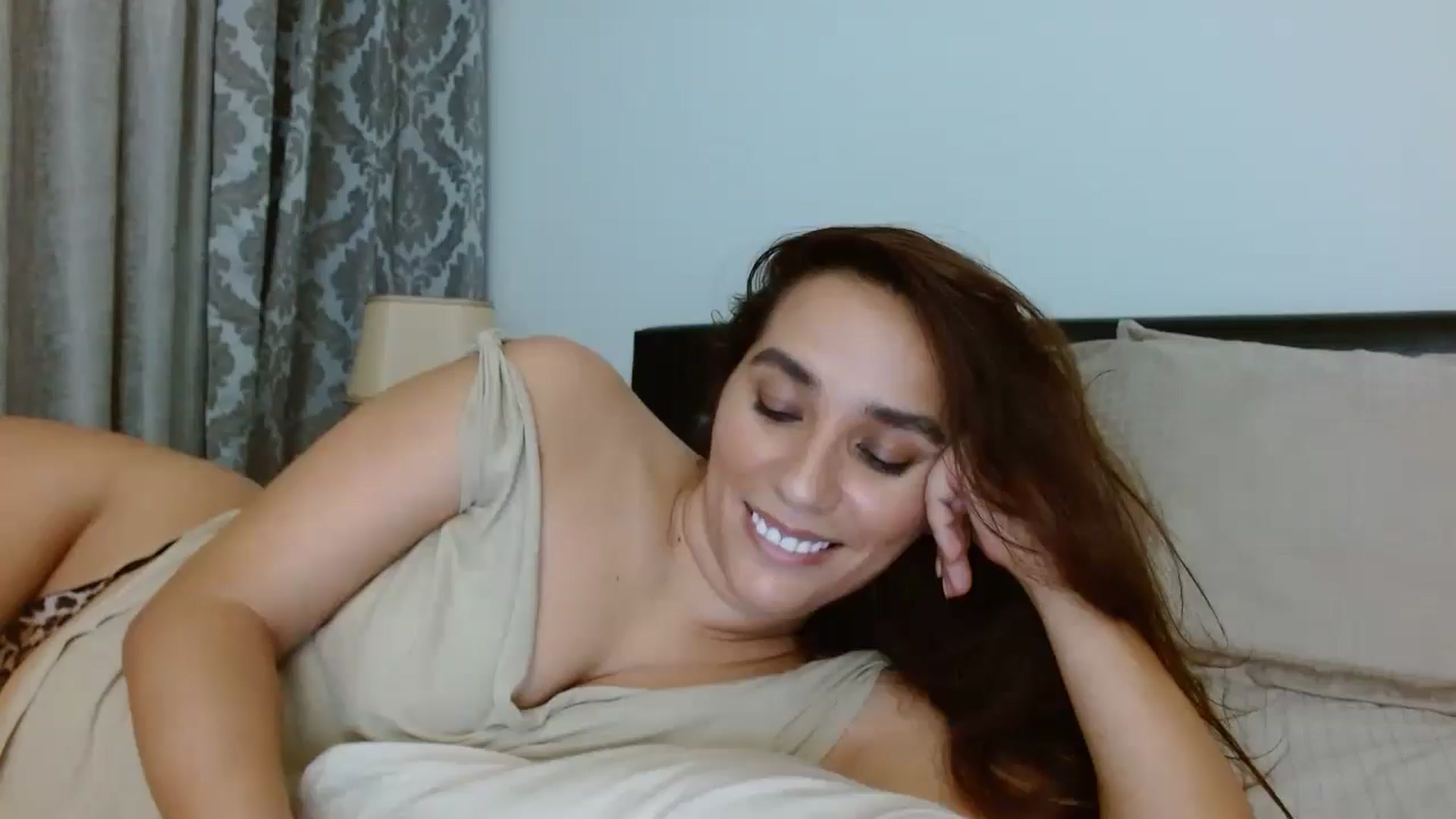 Gallery image thumbnail from DEAR_AMORE's myfreecams stream on, 08/18/2024, 02:07 image 12 of 20
