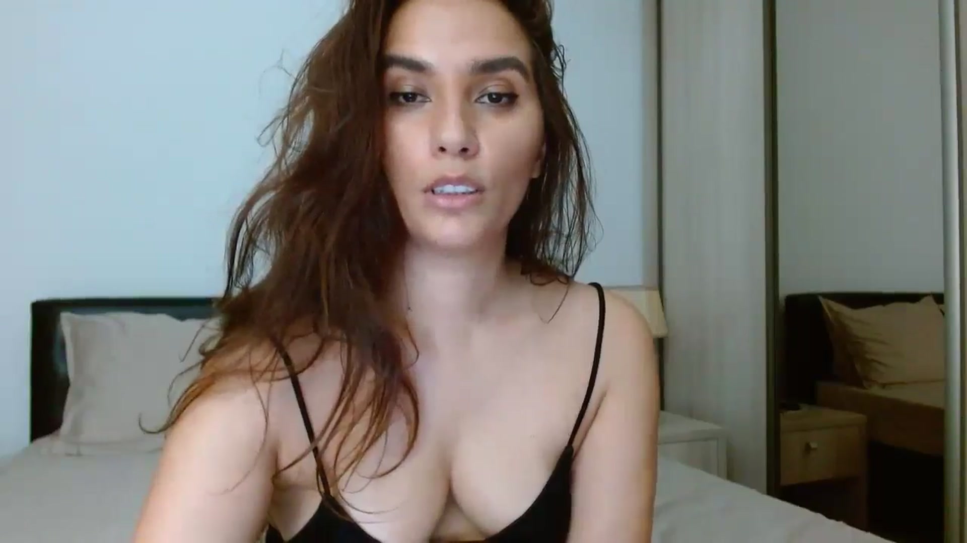 Gallery image thumbnail from DEAR_AMORE's myfreecams stream on, 08/19/2024, 01:44 image 2 of 20