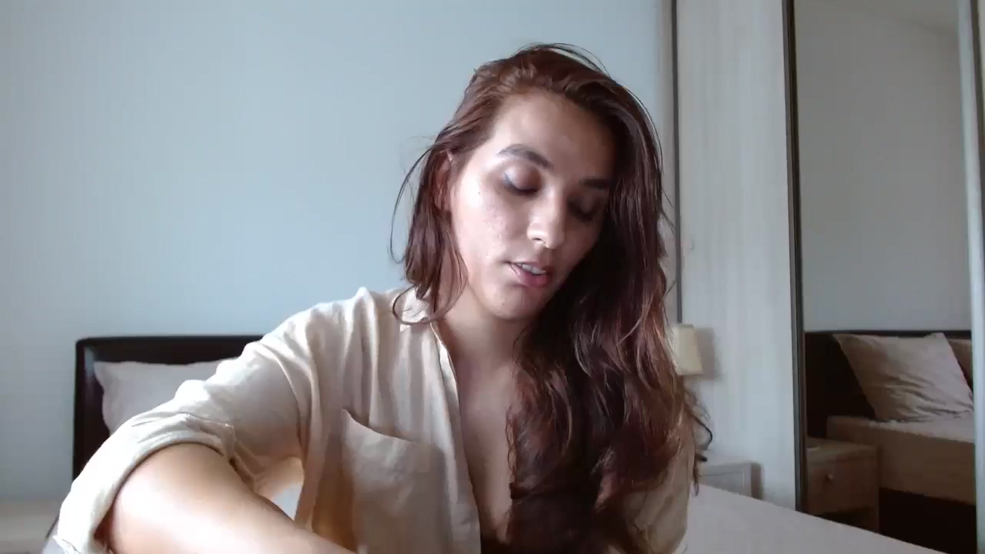 Gallery image thumbnail from DEAR_AMORE's myfreecams stream on, 08/29/2024, 10:29 image 18 of 20