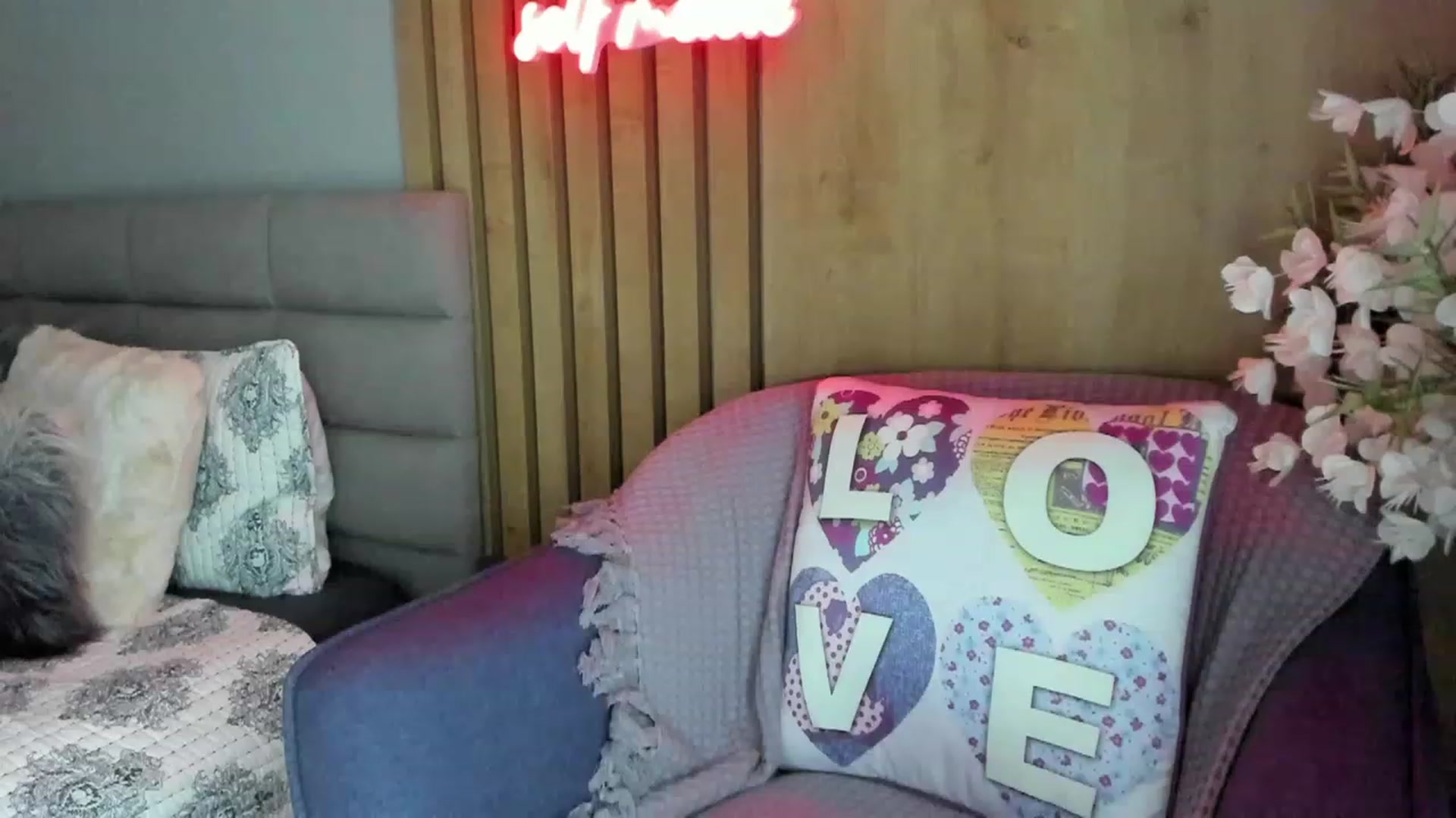 Gallery image thumbnail from DENNYVERSE's myfreecams stream on, 11/25/2022, 17:18 image 3 of 20