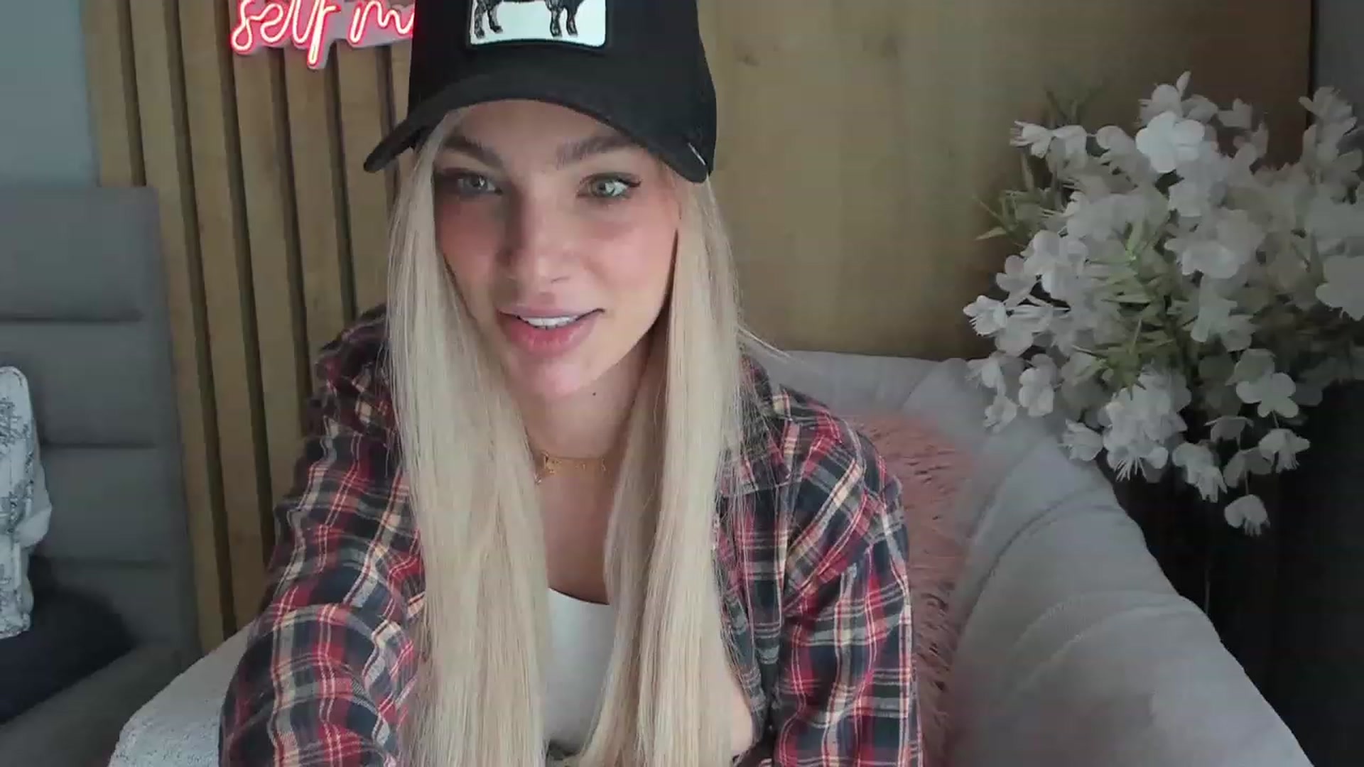 Gallery image thumbnail from DENNYVERSE's myfreecams stream on, 02/06/2023, 11:19 image 16 of 20