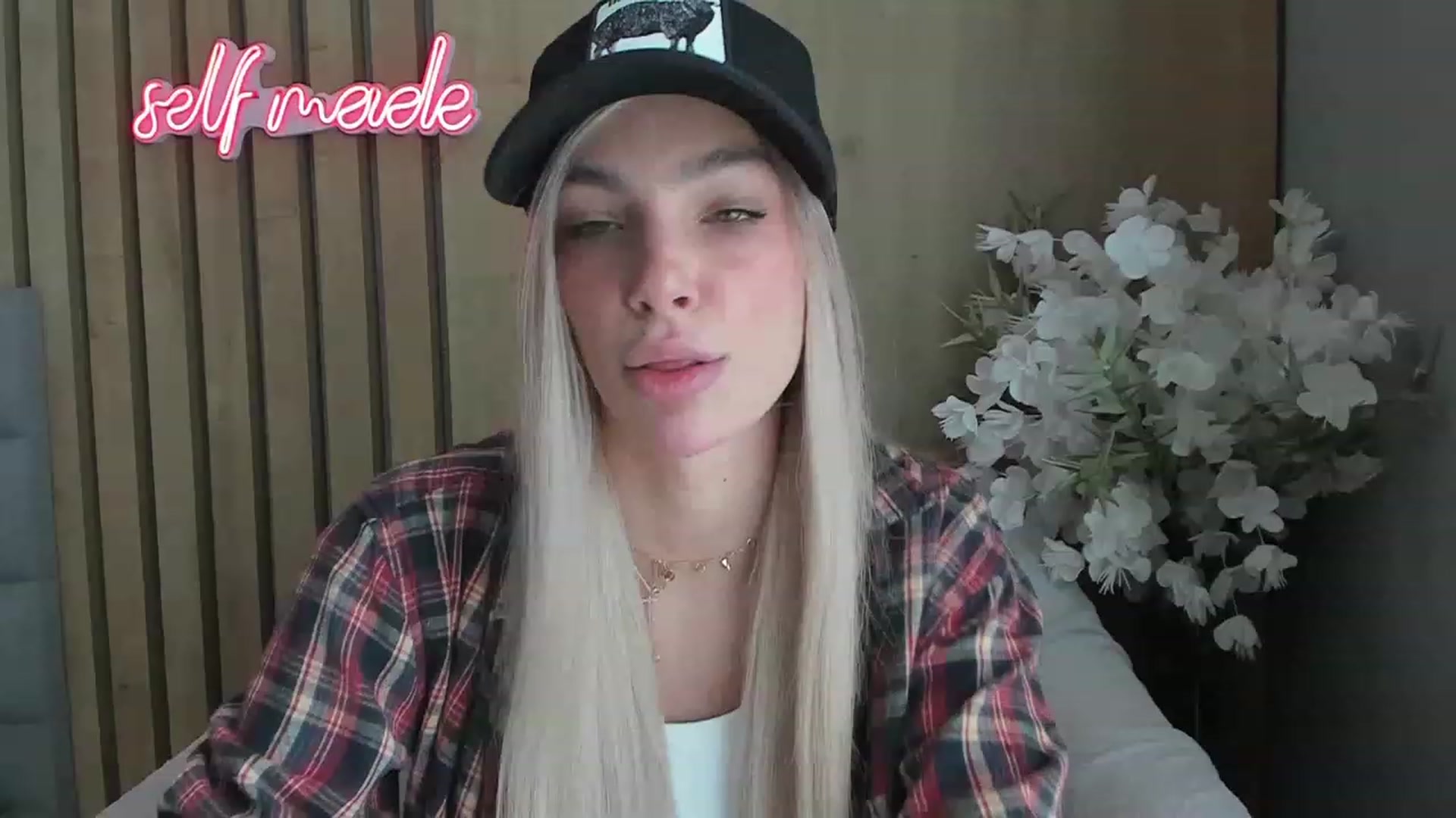 Gallery image thumbnail from DENNYVERSE's myfreecams stream on, 02/06/2023, 11:19 image 9 of 20