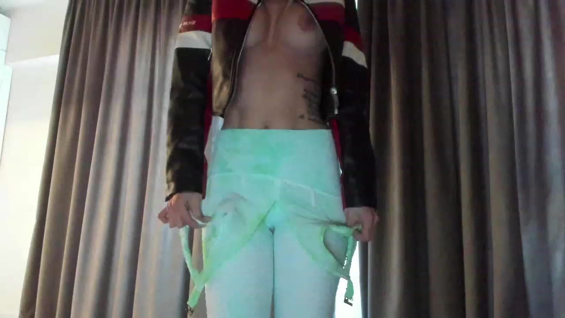 Gallery image thumbnail from DENNYVERSE's myfreecams stream on, 02/13/2023, 10:40 image 8 of 20