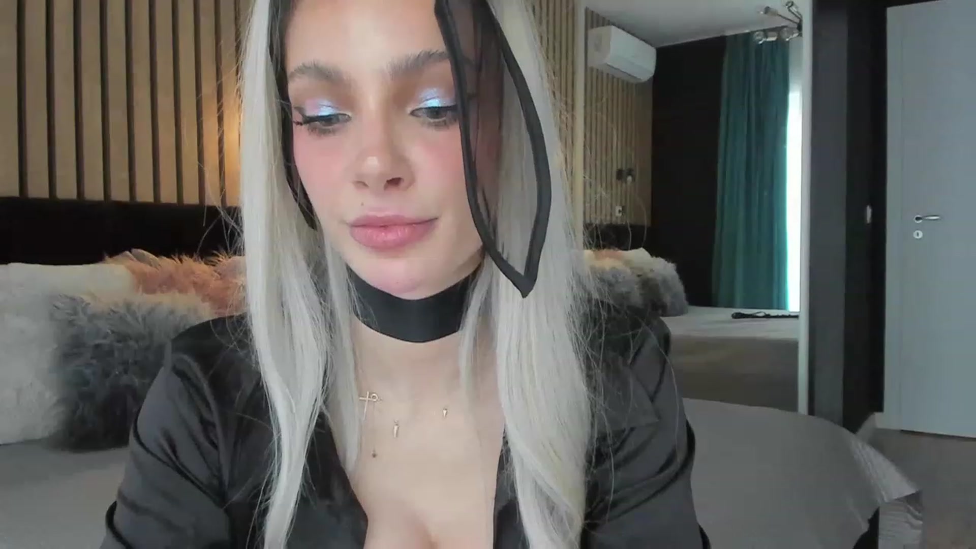 Gallery image thumbnail from DENNYVERSE's myfreecams stream on, 02/19/2023, 15:31 image 7 of 20