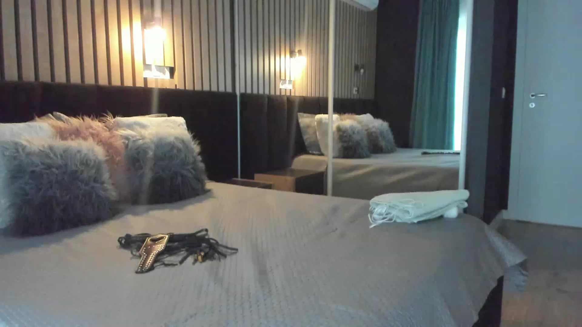 Gallery image thumbnail from DENNYVERSE's myfreecams stream on, 02/19/2023, 15:31 image 18 of 20