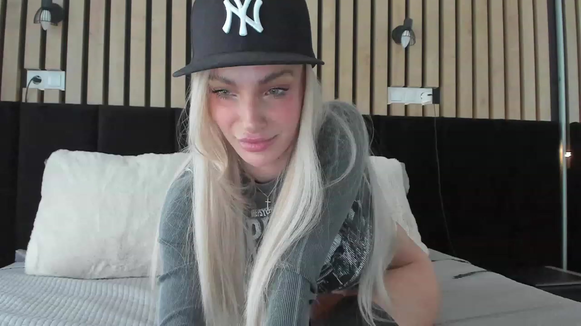 Gallery image thumbnail from DENNYVERSE's myfreecams stream on, 02/20/2023, 12:02 image 8 of 20