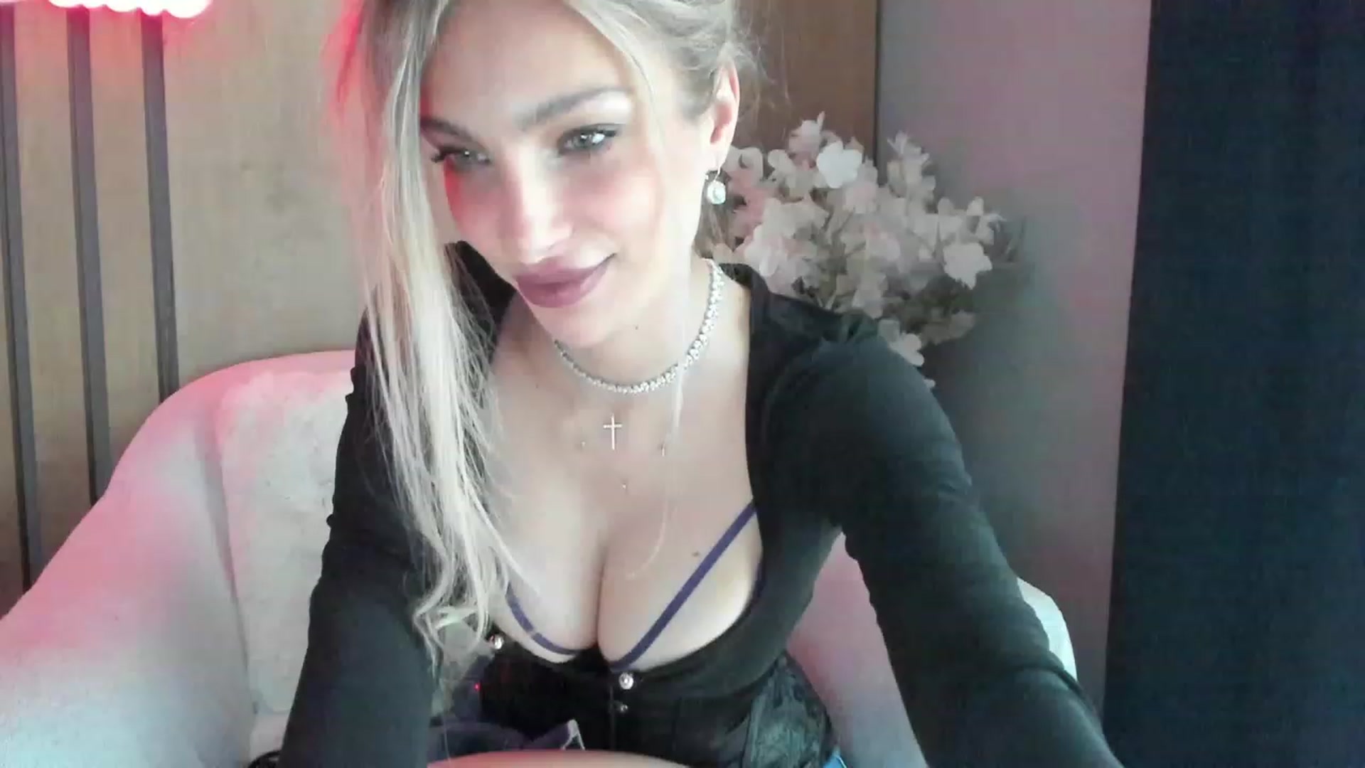 Gallery image thumbnail from DENNYVERSE's myfreecams stream on, 03/02/2023, 14:34 image 5 of 20
