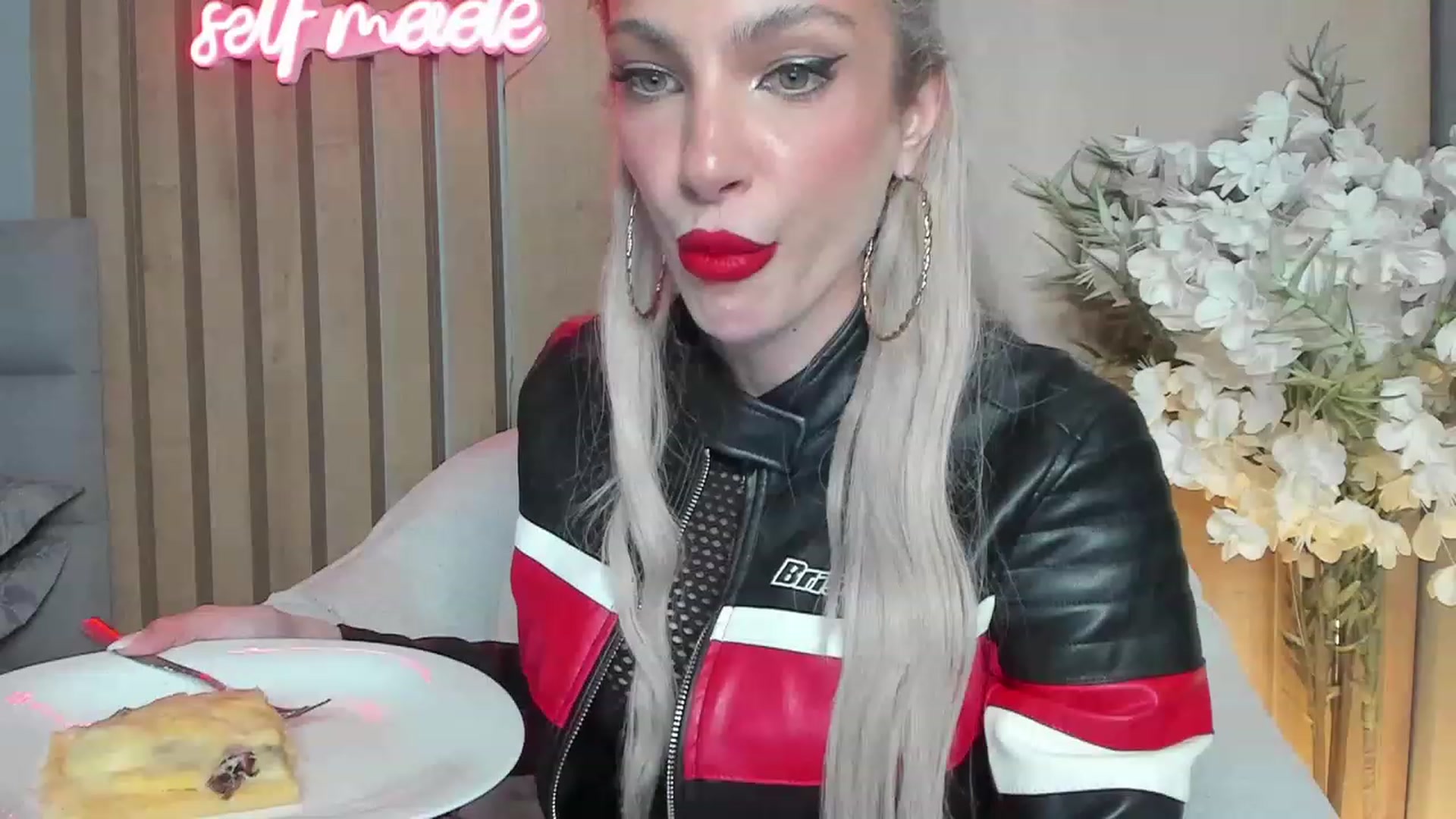 Gallery image thumbnail from DENNYVERSE's myfreecams stream on, 04/05/2023, 13:14 image 13 of 20