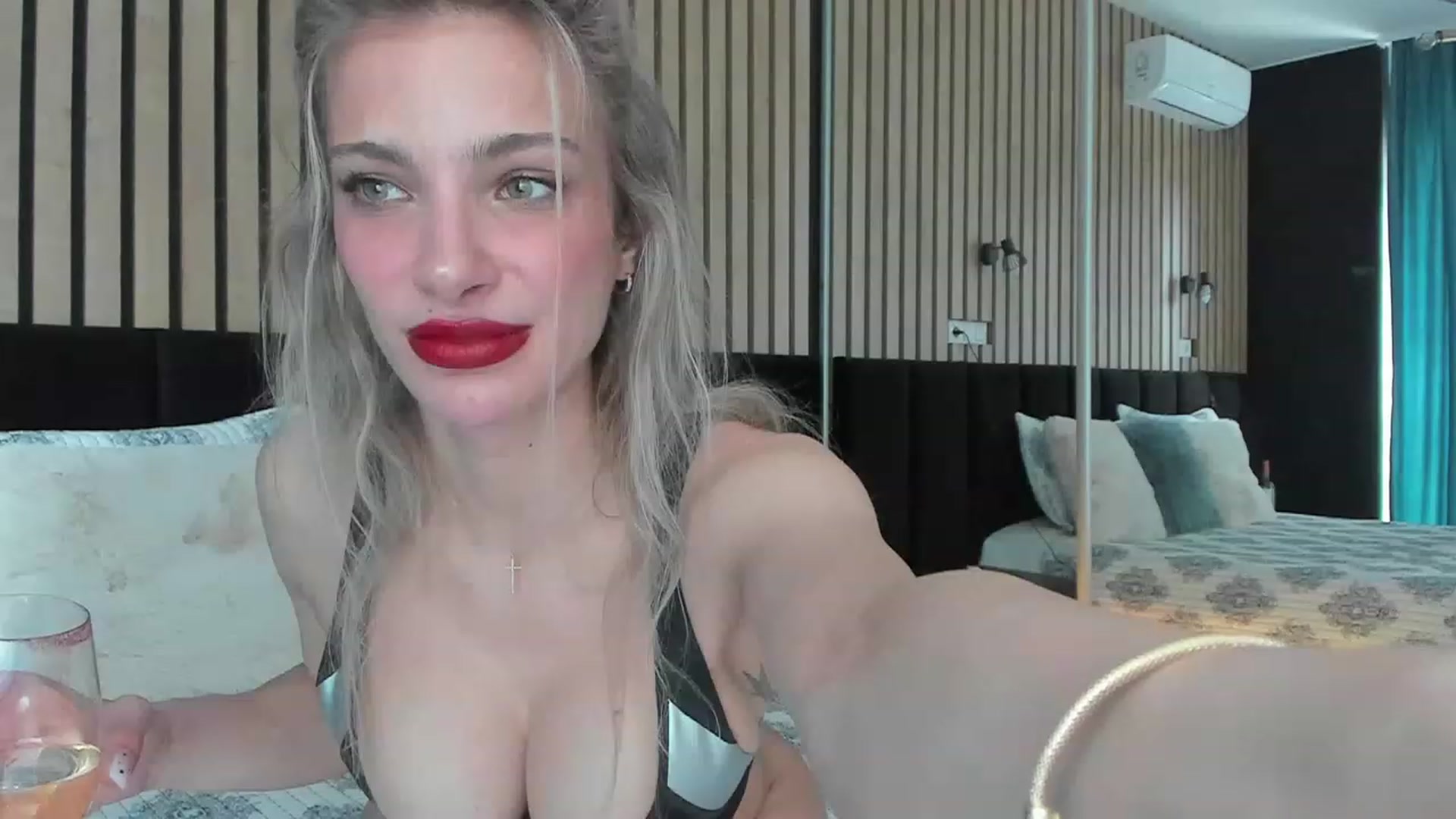 Gallery image thumbnail from DENNYVERSE's myfreecams stream on, 04/15/2023, 11:46 image 19 of 20