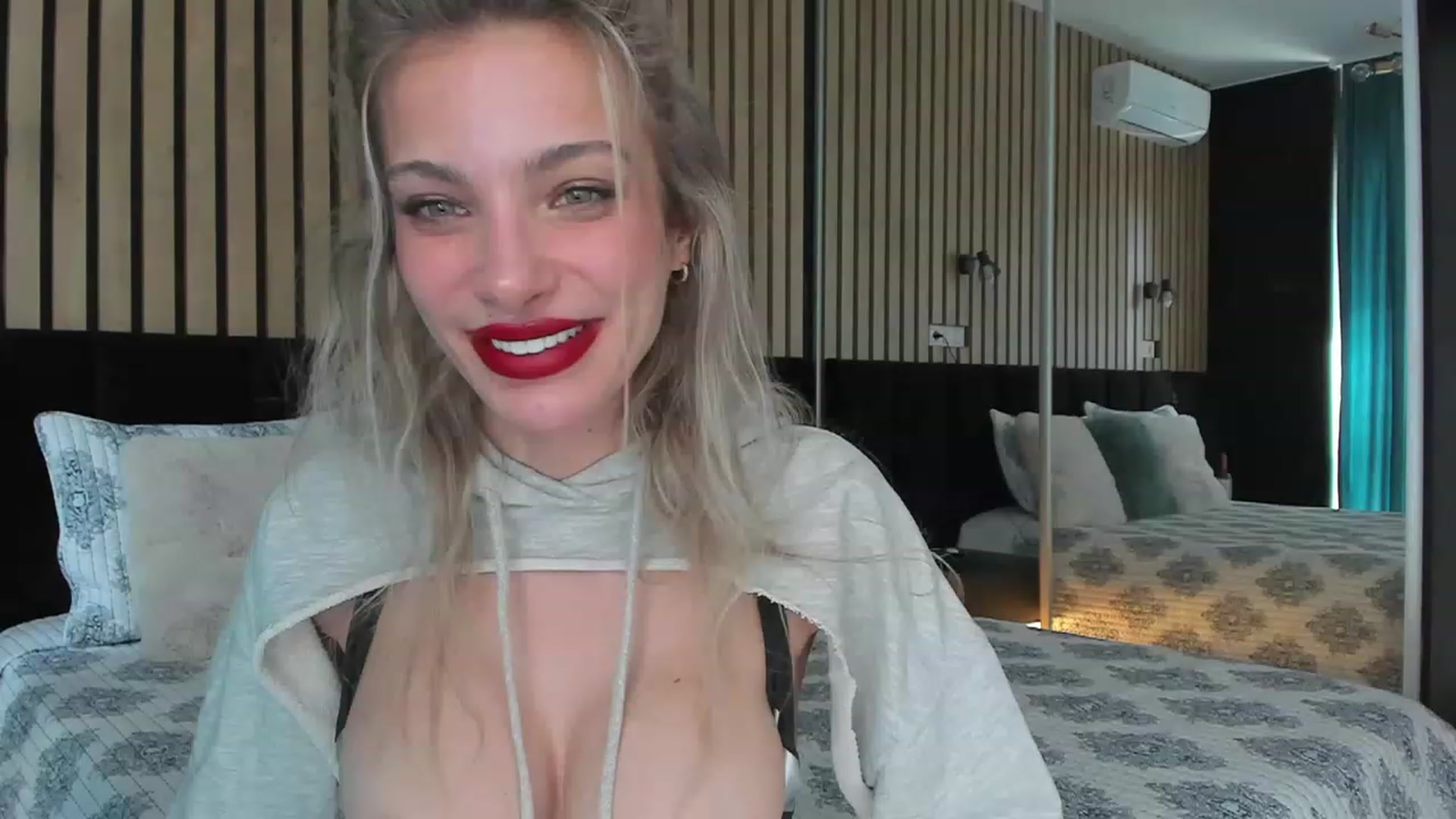 Gallery image thumbnail from DENNYVERSE's myfreecams stream on, 04/15/2023, 14:24 image 1 of 20