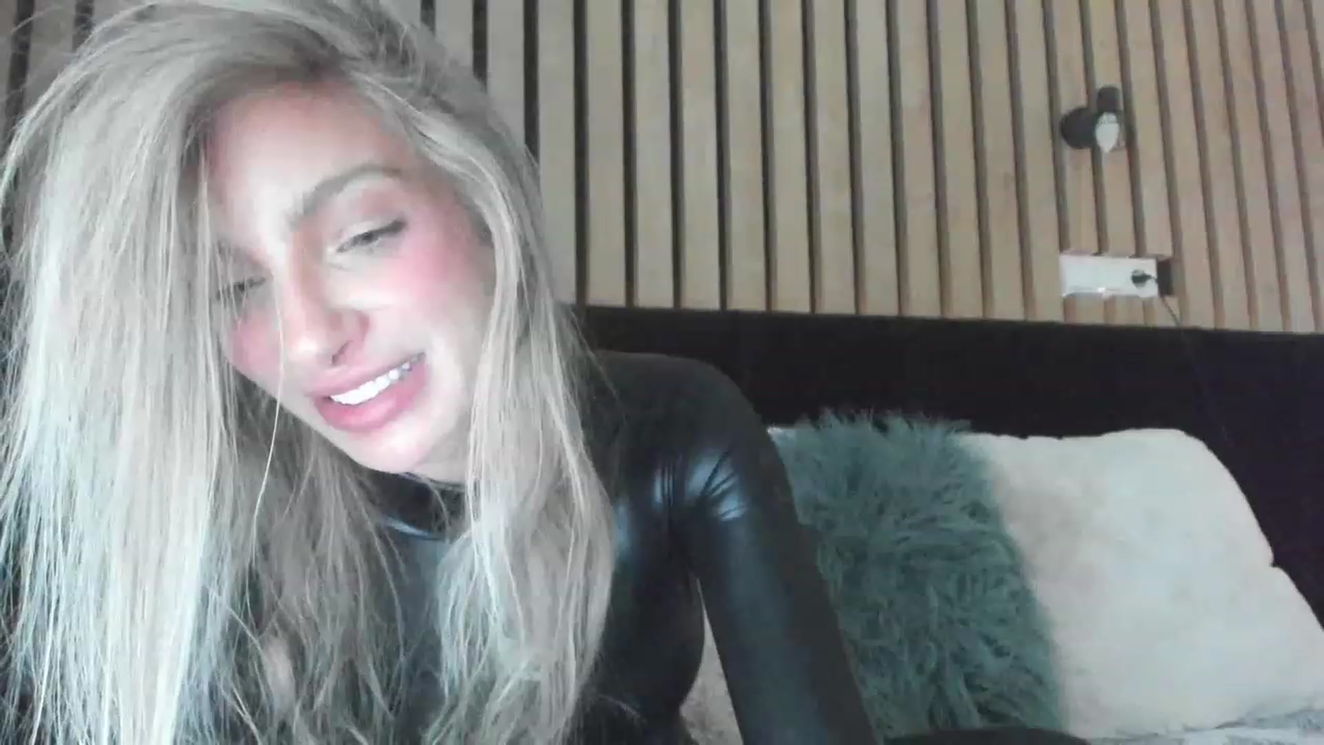Gallery image thumbnail from DENNYVERSE's myfreecams stream on, 04/17/2023, 13:13 image 10 of 20