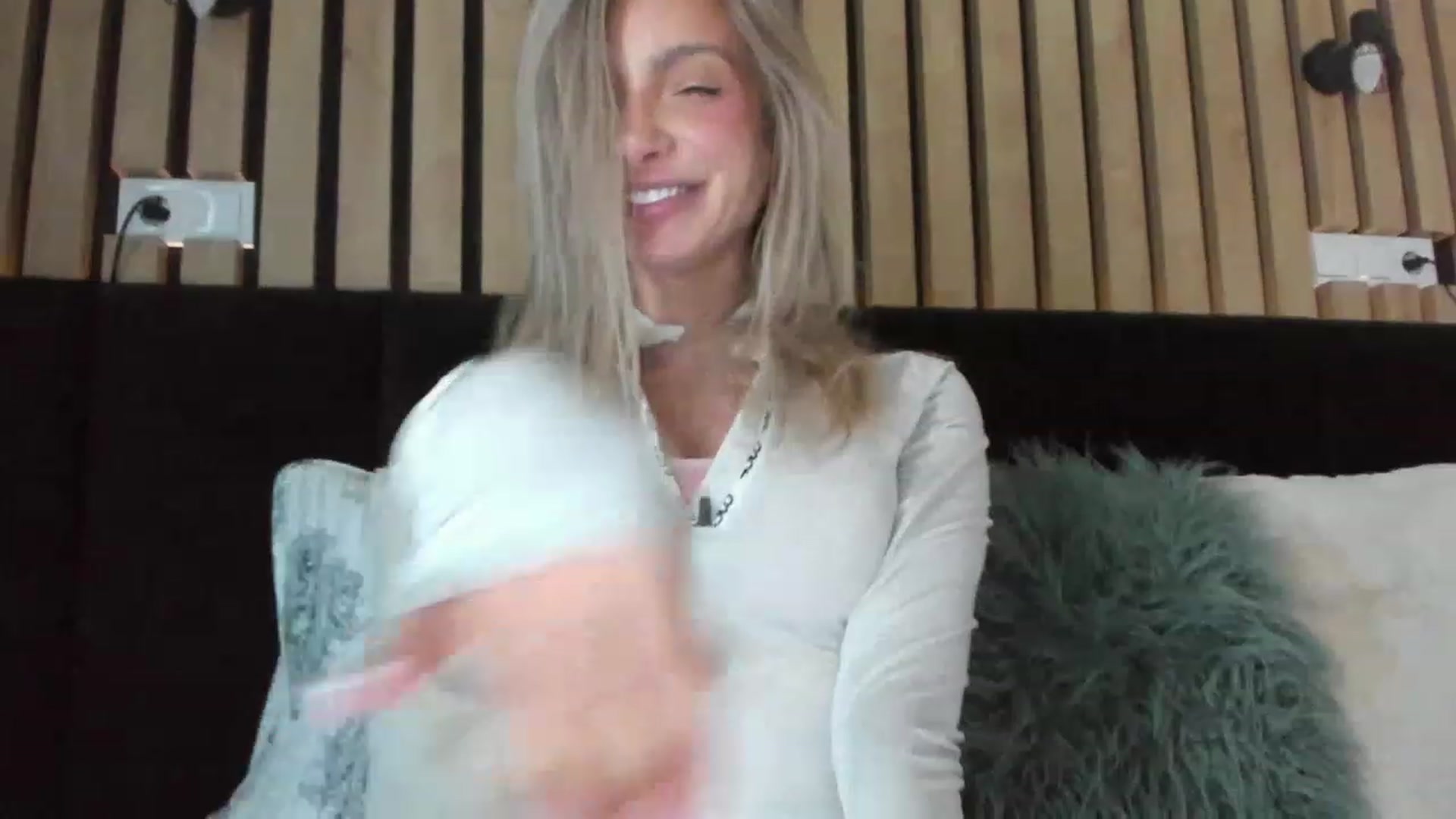 Gallery image thumbnail from DENNYVERSE's myfreecams stream on, 04/17/2023, 13:13 image 18 of 20
