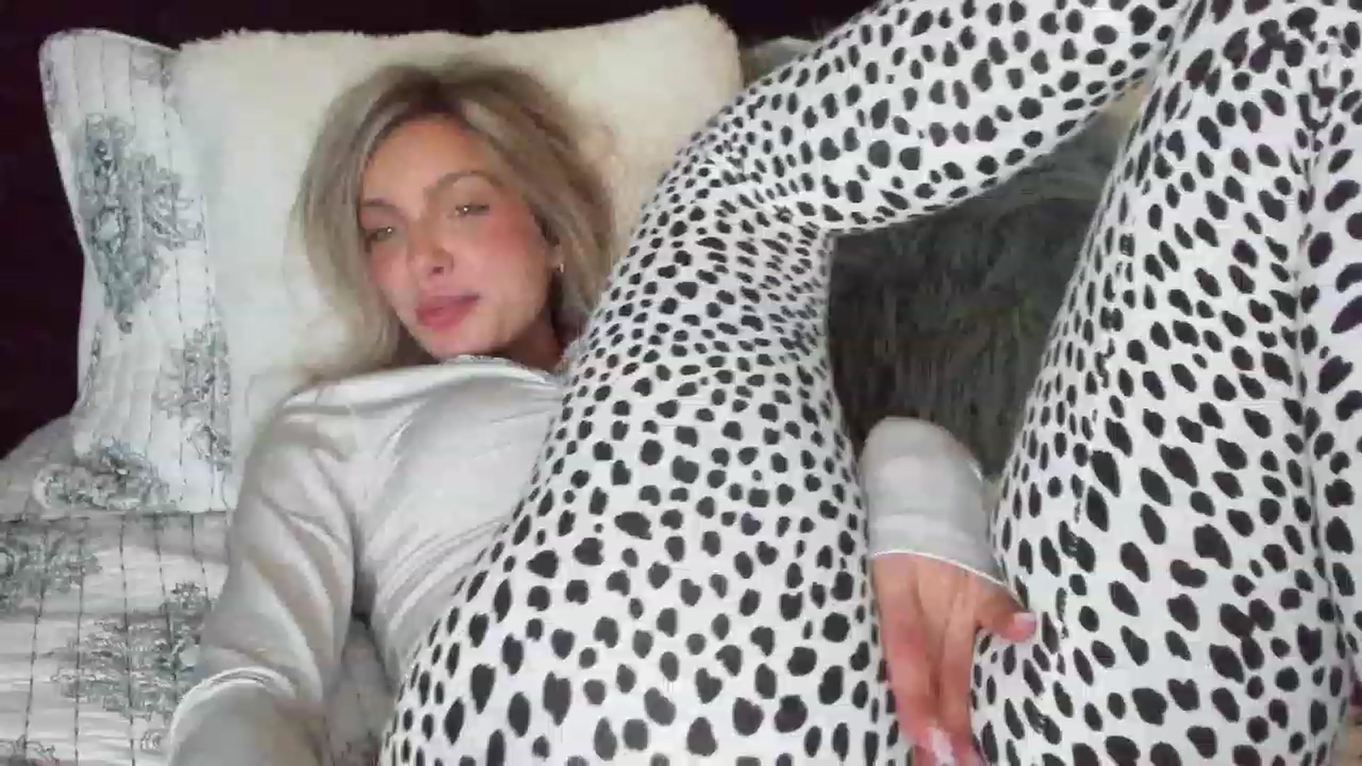 Gallery image thumbnail from DENNYVERSE's myfreecams stream on, 04/17/2023, 13:13 image 14 of 20