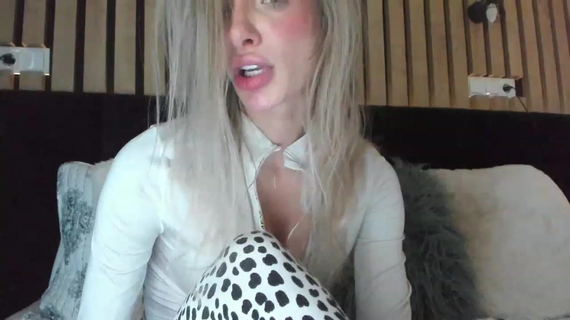 Gallery image thumbnail from DENNYVERSE's myfreecams stream on, 04/17/2023, 13:13 image 15 of 20