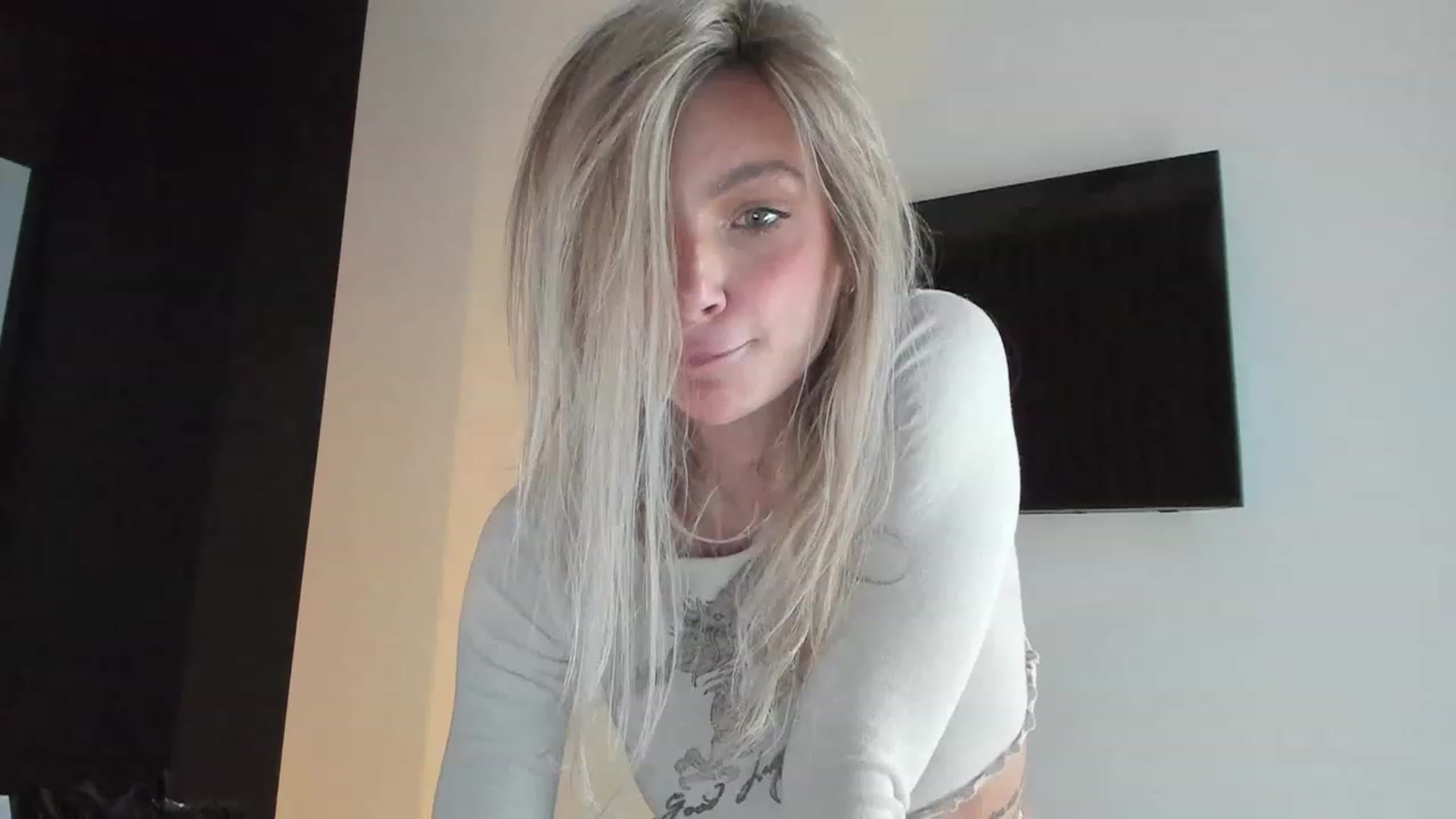 Gallery image thumbnail from DENNYVERSE's myfreecams stream on, 04/17/2023, 13:42 image 1 of 20