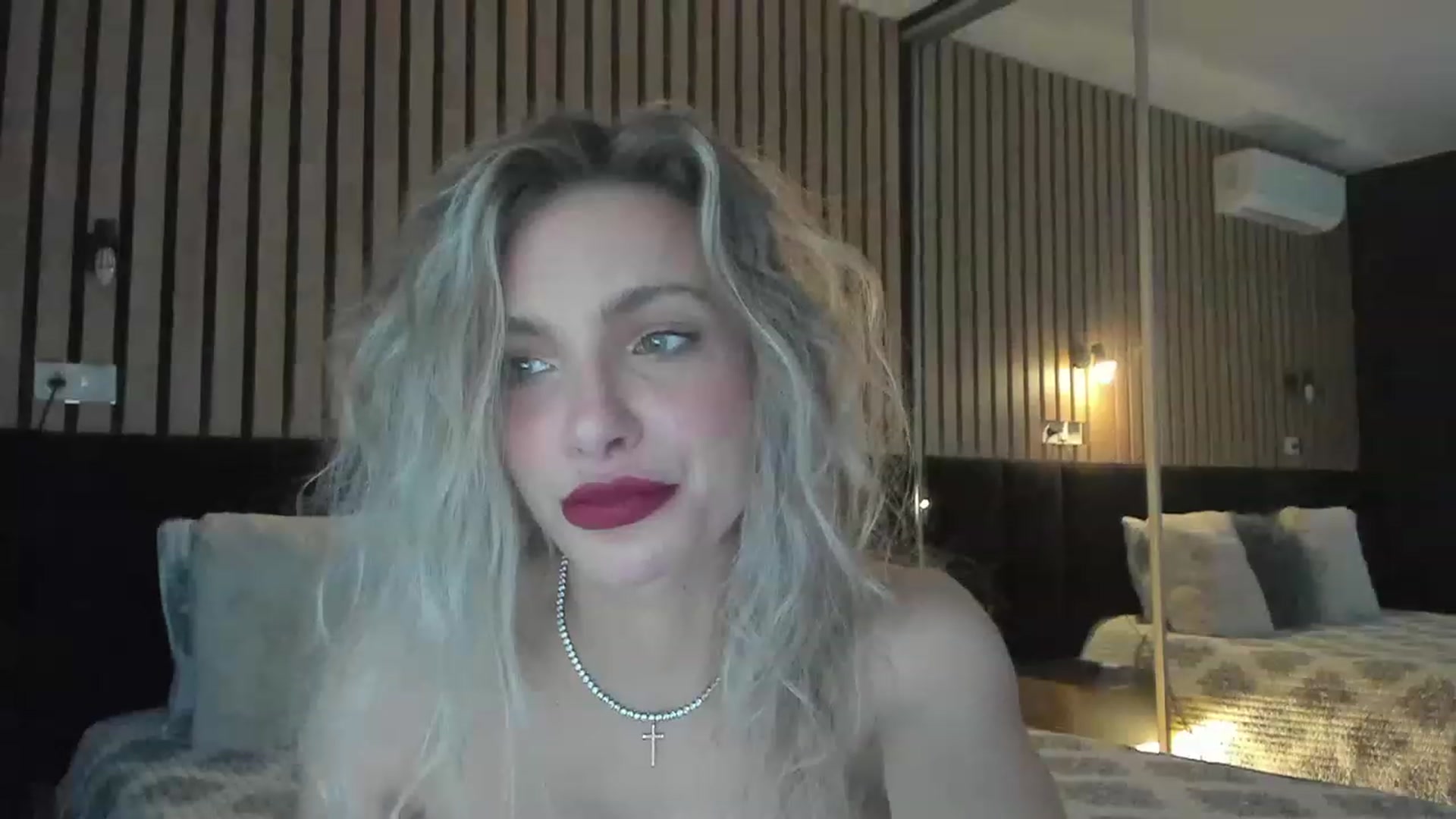 Gallery image thumbnail from DENNYVERSE's myfreecams stream on, 04/19/2023, 15:12 image 17 of 20