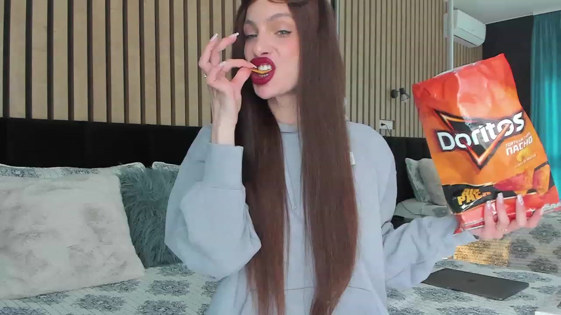 Gallery image thumbnail from DENNYVERSE's myfreecams stream on, 04/21/2023, 14:39 image 17 of 20