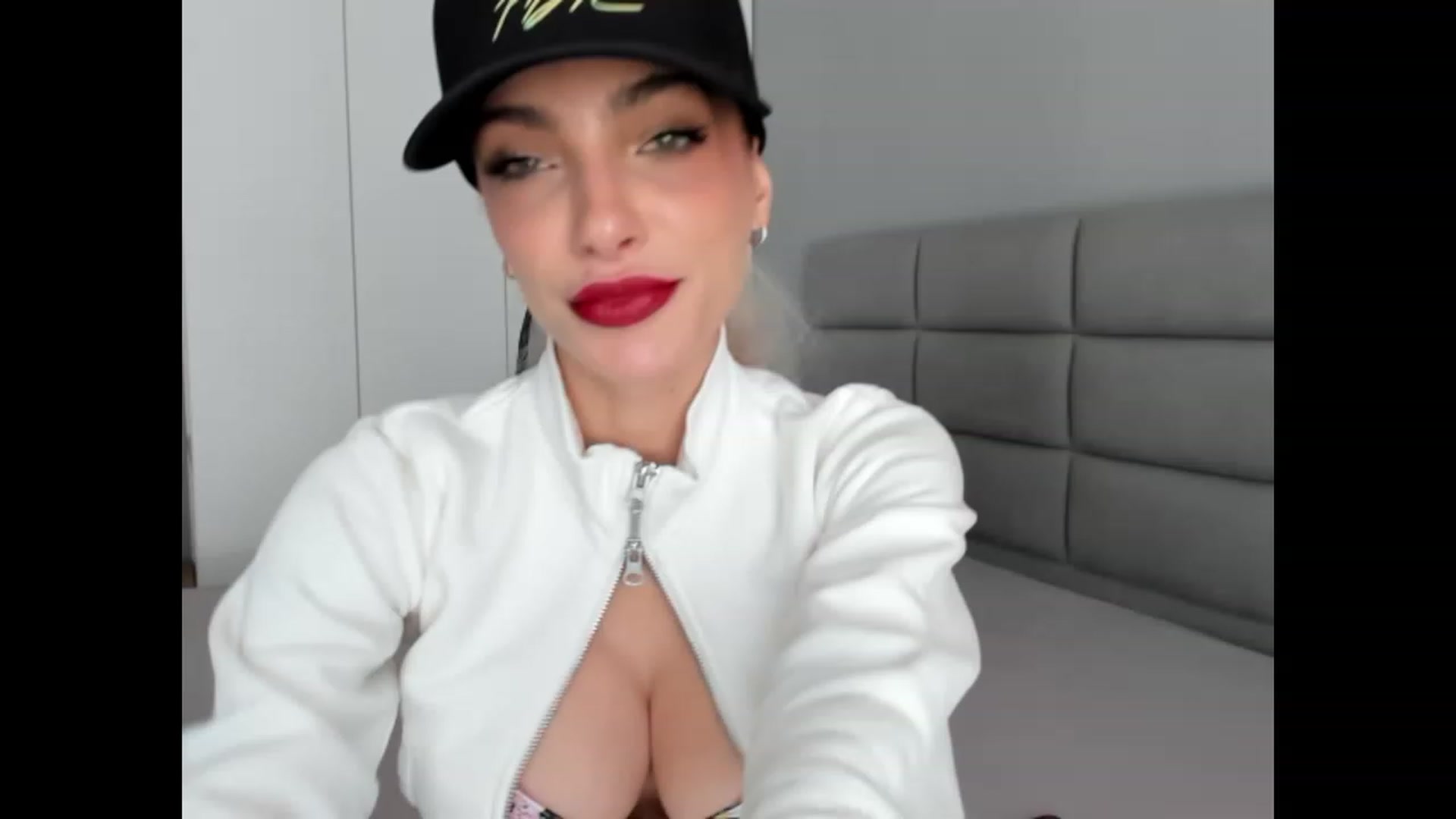 Gallery image thumbnail from DENNYVERSE's myfreecams stream on, 10/19/2023, 09:20 image 8 of 20
