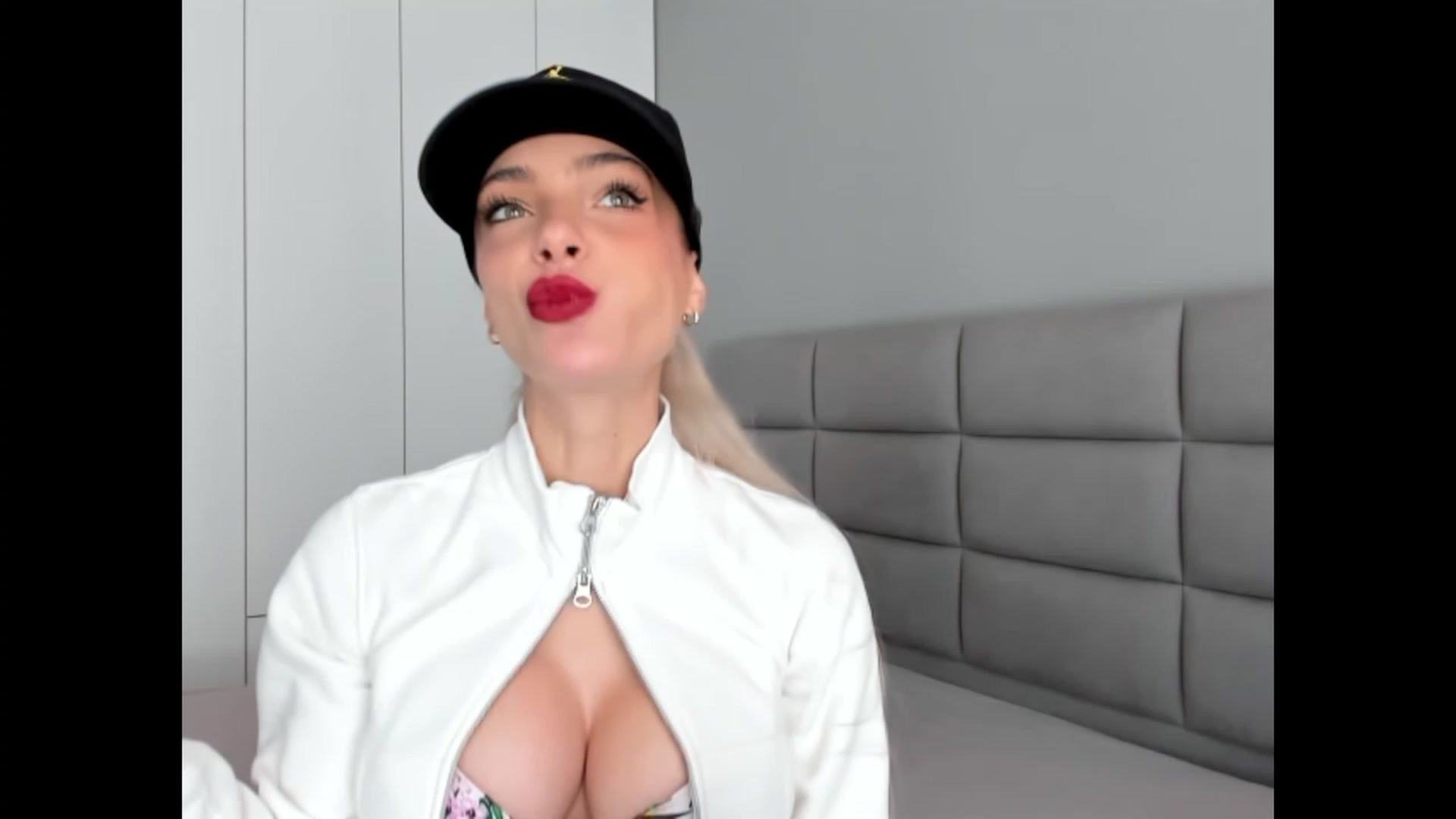 Gallery image thumbnail from DENNYVERSE's myfreecams stream on, 10/19/2023, 09:20 image 3 of 20