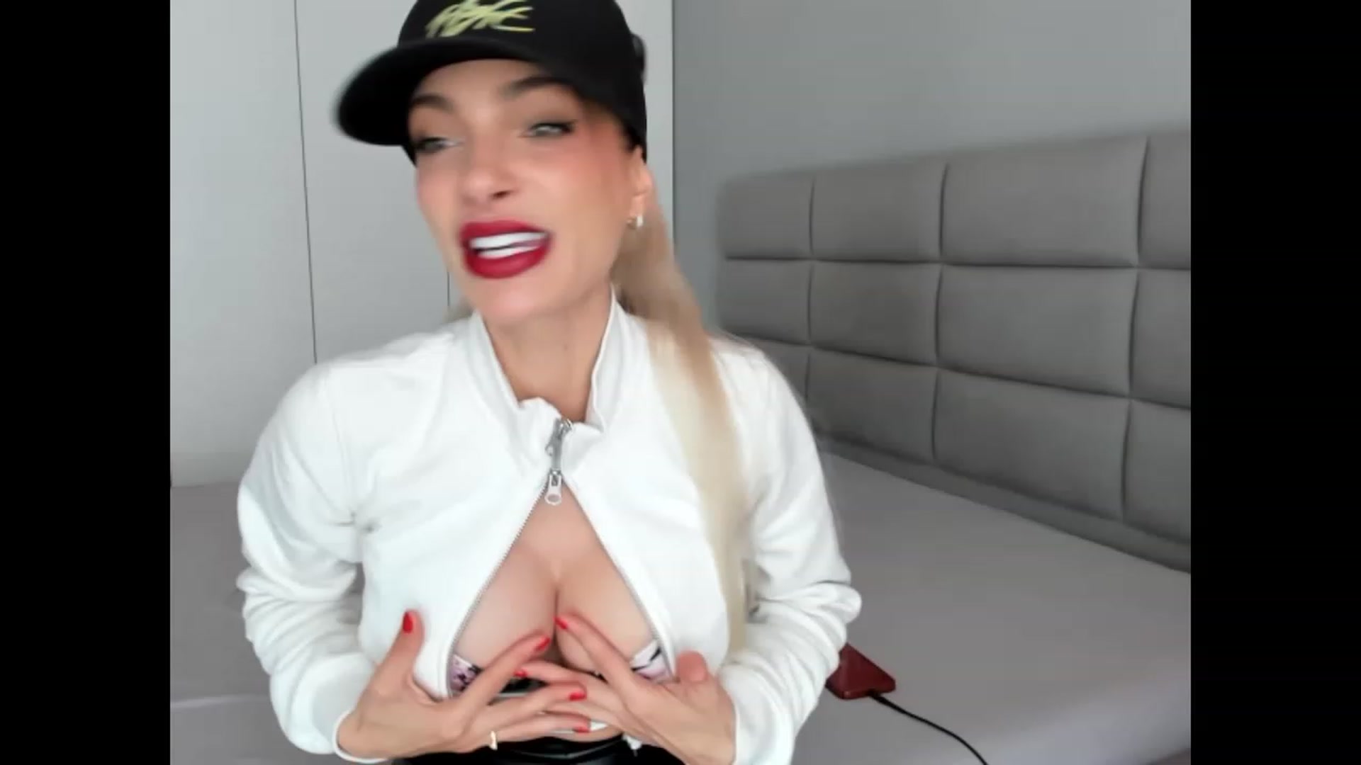 Gallery image thumbnail from DENNYVERSE's myfreecams stream on, 10/19/2023, 09:47 image 2 of 20