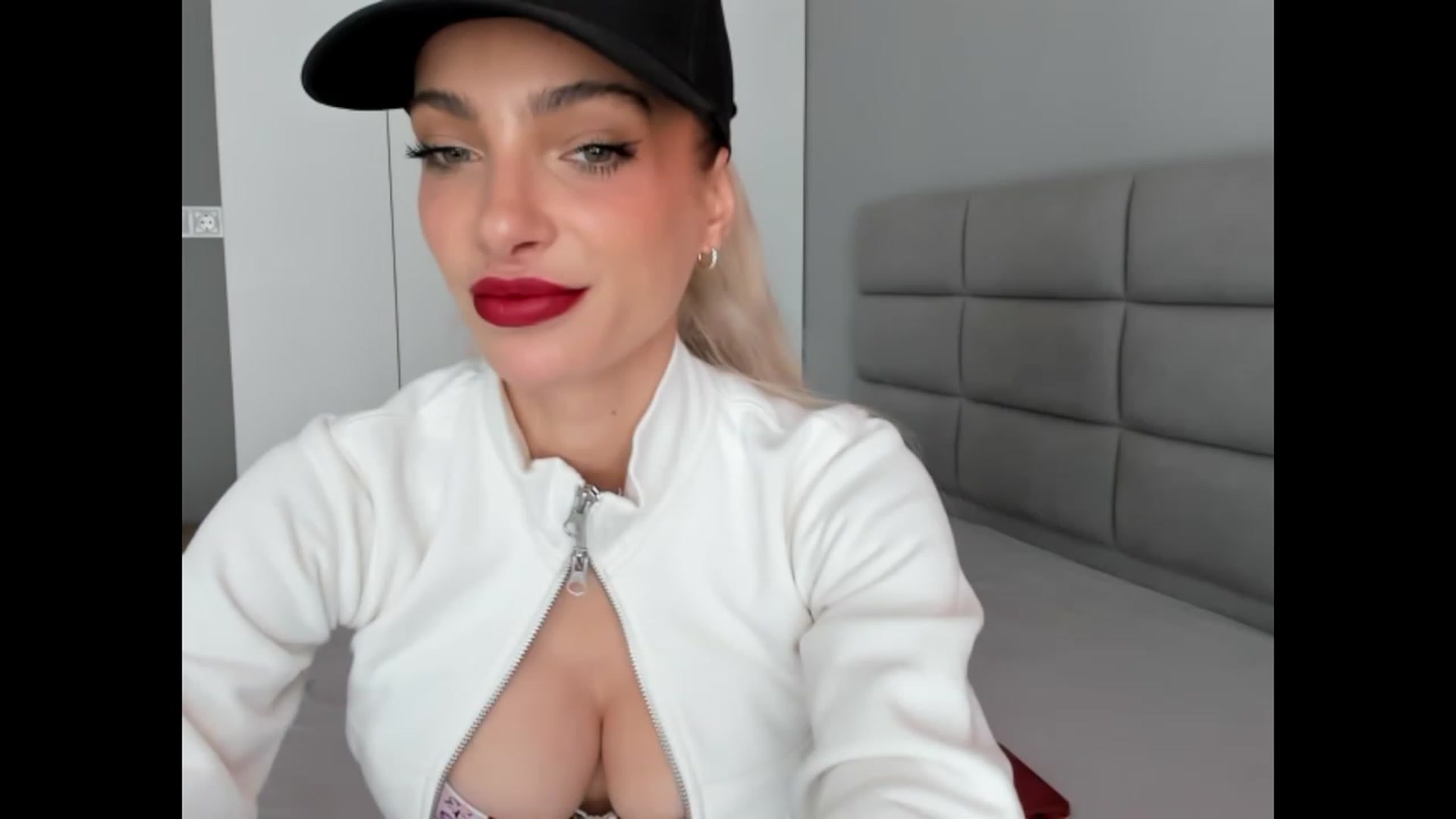 Gallery image thumbnail from DENNYVERSE's myfreecams stream on, 10/19/2023, 09:47 image 13 of 20