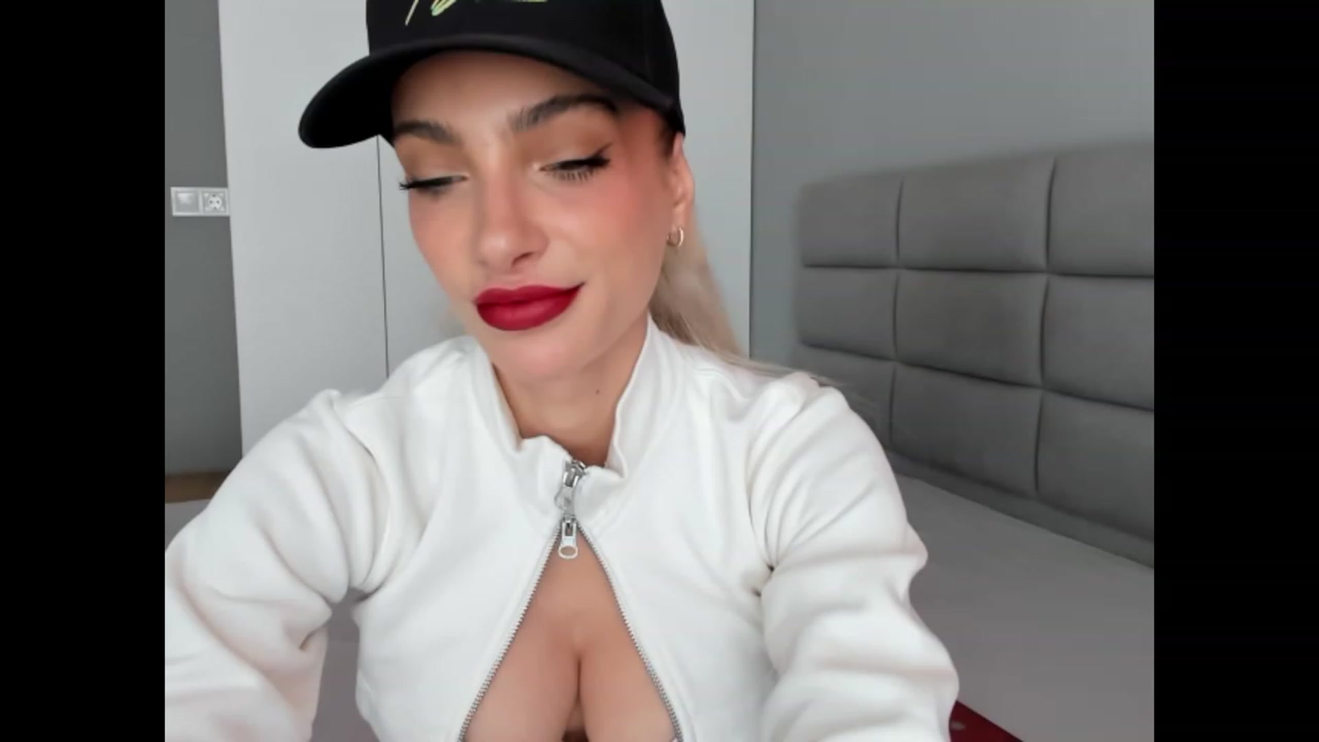 Gallery image thumbnail from DENNYVERSE's myfreecams stream on, 10/19/2023, 09:47 image 17 of 20