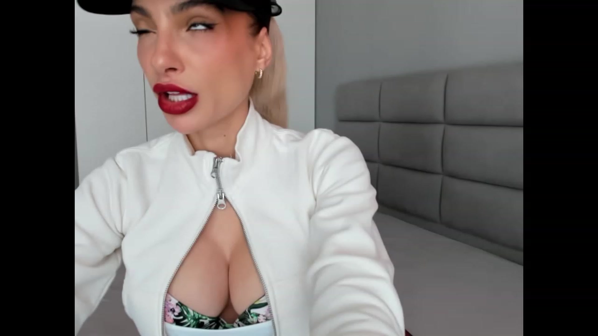 Gallery image thumbnail from DENNYVERSE's myfreecams stream on, 10/19/2023, 09:47 image 5 of 20