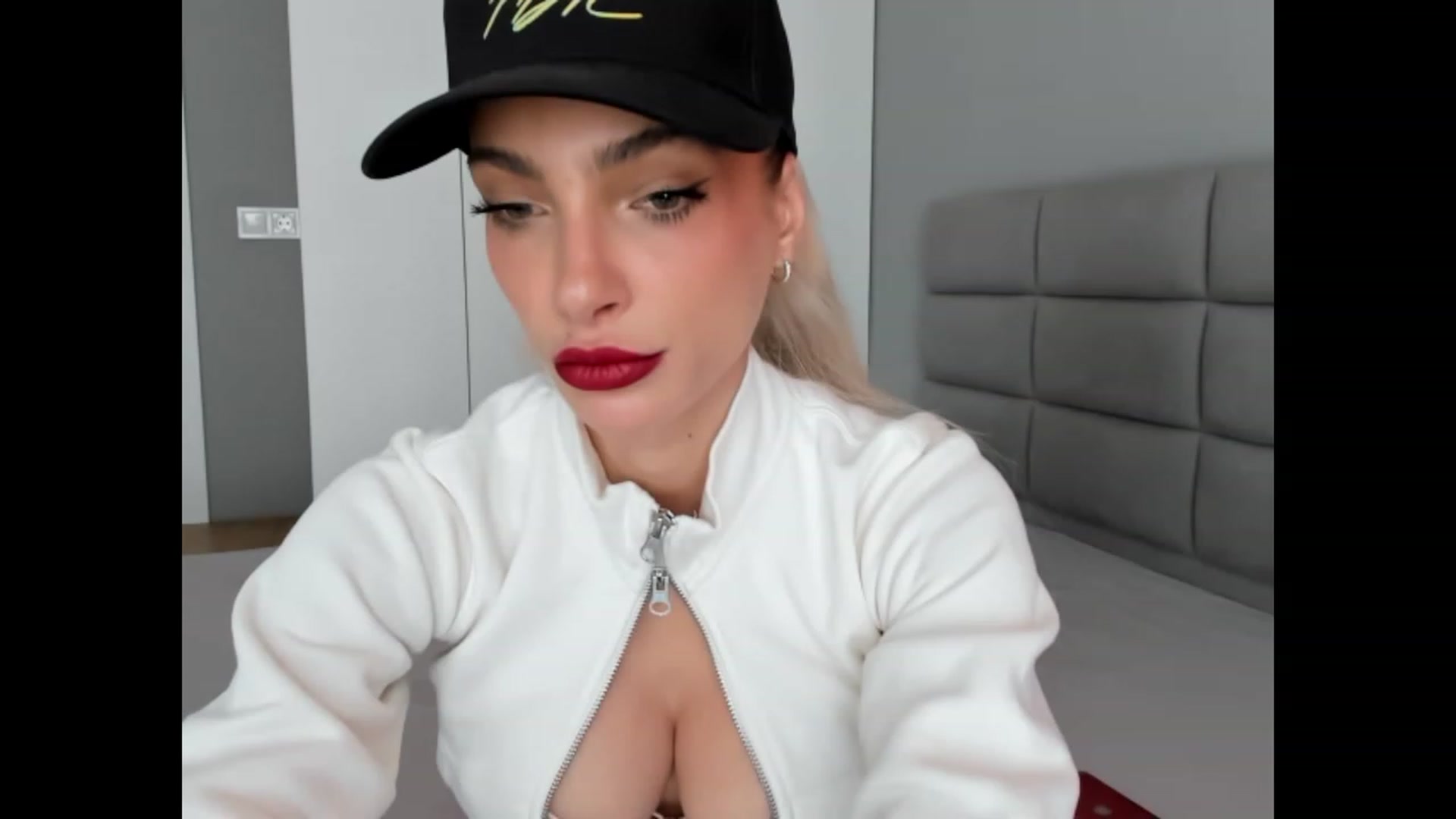 Gallery image thumbnail from DENNYVERSE's myfreecams stream on, 10/19/2023, 09:47 image 19 of 20