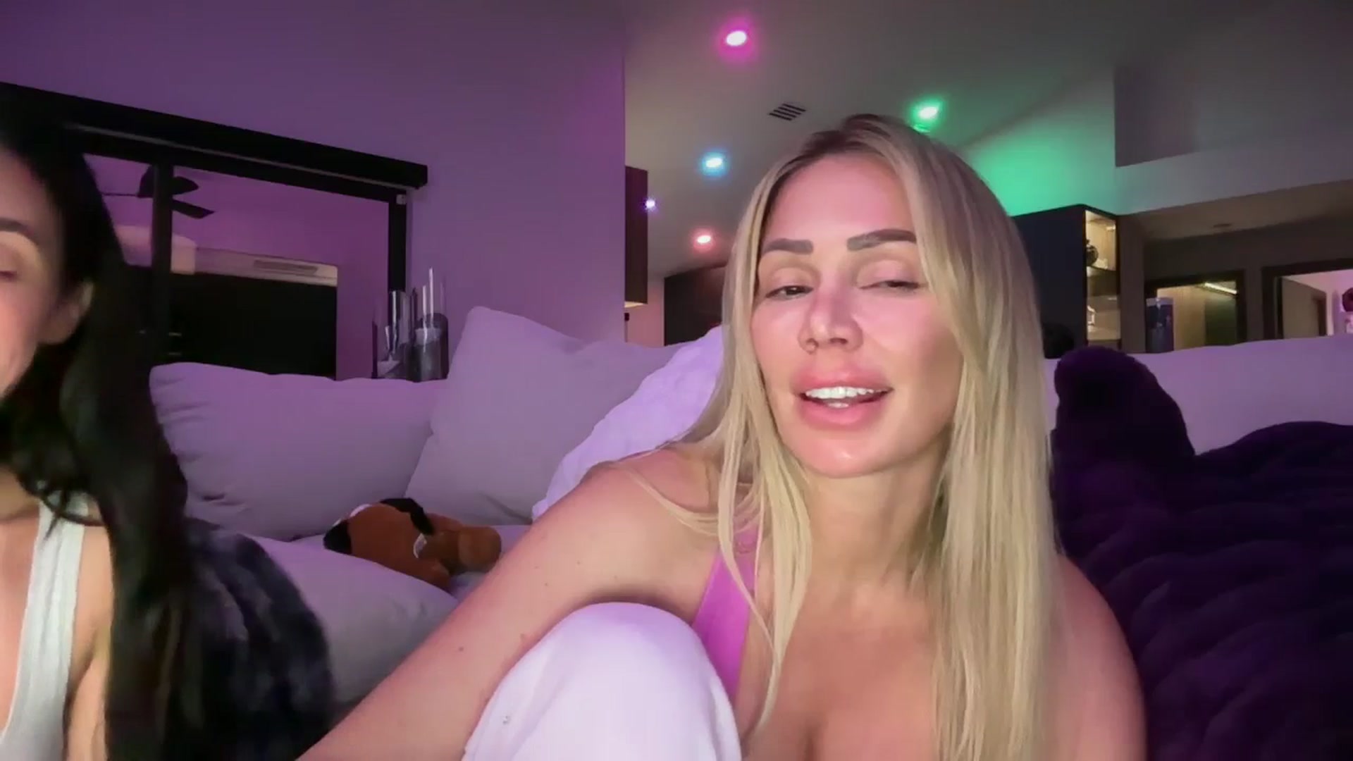 Gallery image thumbnail from DESTINYDIXON's myfreecams stream on, 04/02/2026, 06:15 image 10 of 20