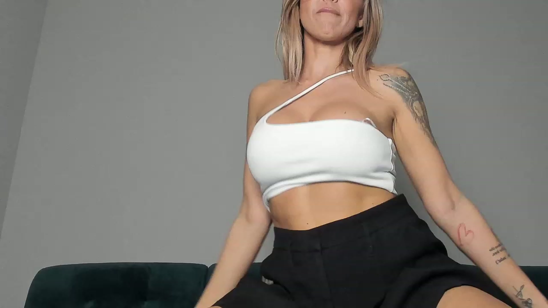Gallery image thumbnail from DJMonica's myfreecams stream on, 02/09/2024, 16:00 image 1 of 20