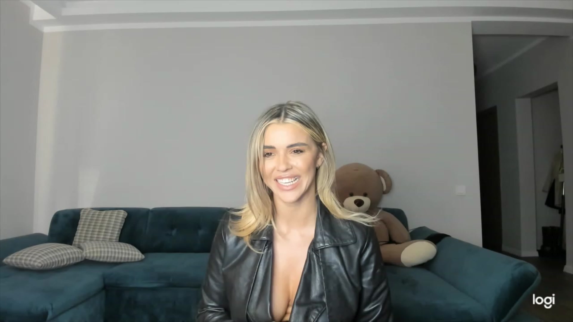 Gallery image thumbnail from DJMonica's myfreecams stream on, 02/22/2024, 13:22 image 1 of 20