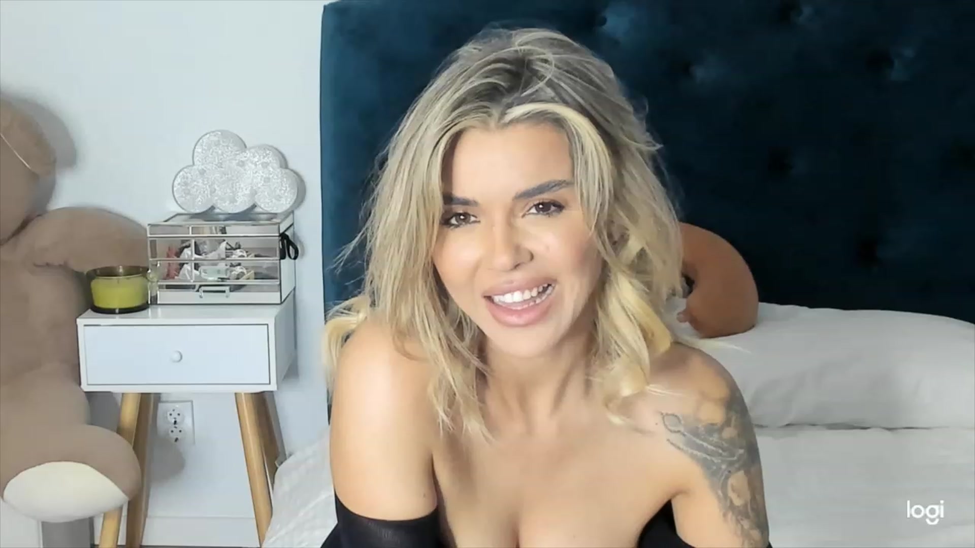 Gallery image thumbnail from DJMonica's myfreecams stream on, 02/23/2024, 11:08 image 17 of 20