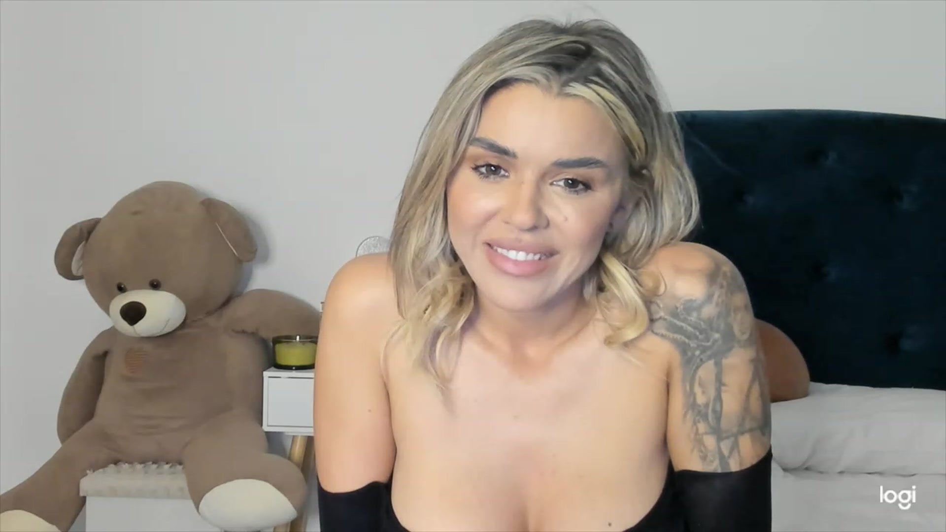 Gallery image thumbnail from DJMonica's myfreecams stream on, 02/23/2024, 12:45 image 10 of 20