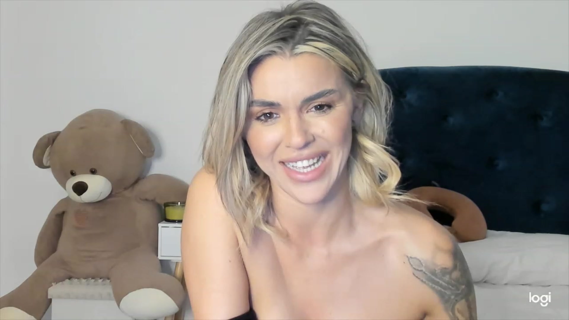 Gallery image thumbnail from DJMonica's myfreecams stream on, 02/23/2024, 12:45 image 11 of 20