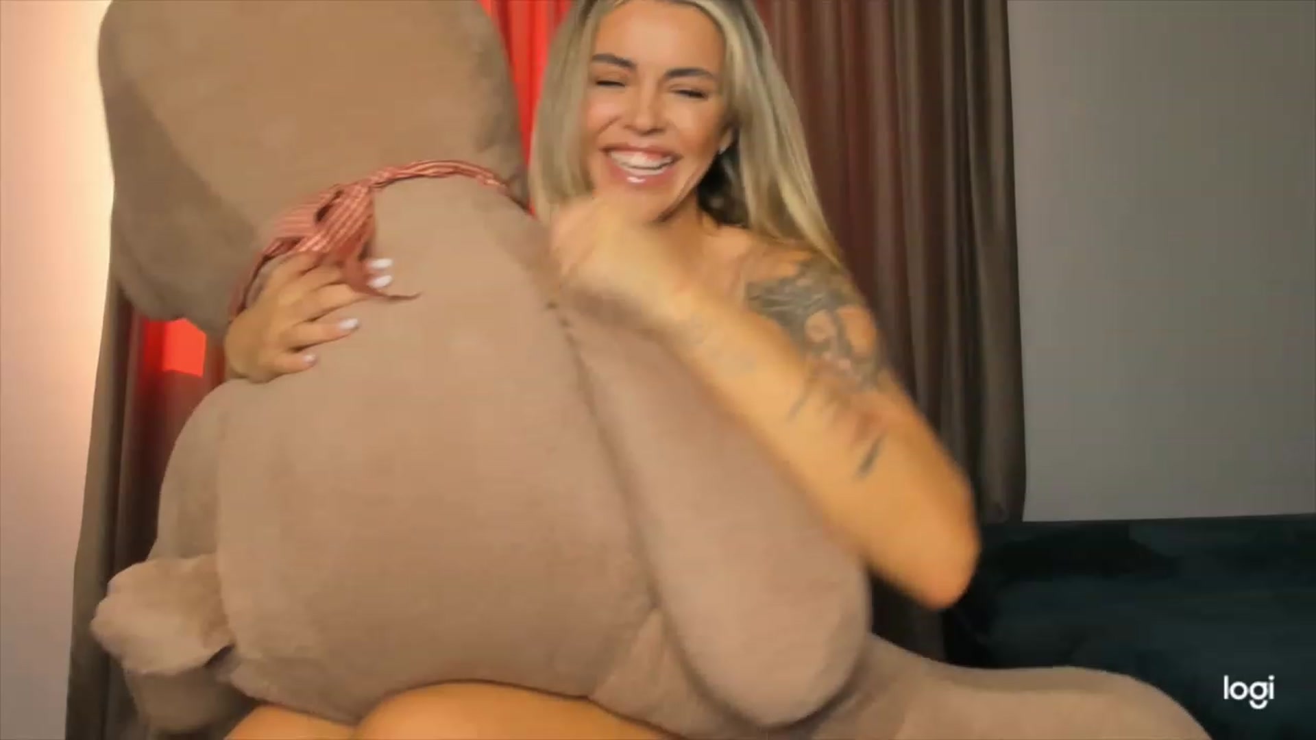Gallery image thumbnail from DJMonica's myfreecams stream on, 02/28/2024, 13:09 image 18 of 20