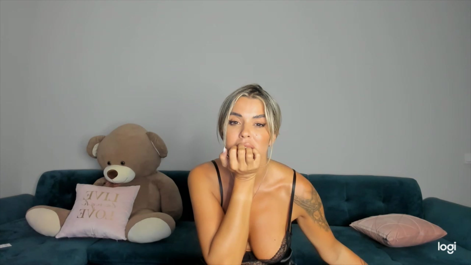 Gallery image thumbnail from DJMonica's myfreecams stream on, 03/13/2024, 14:01 image 14 of 20