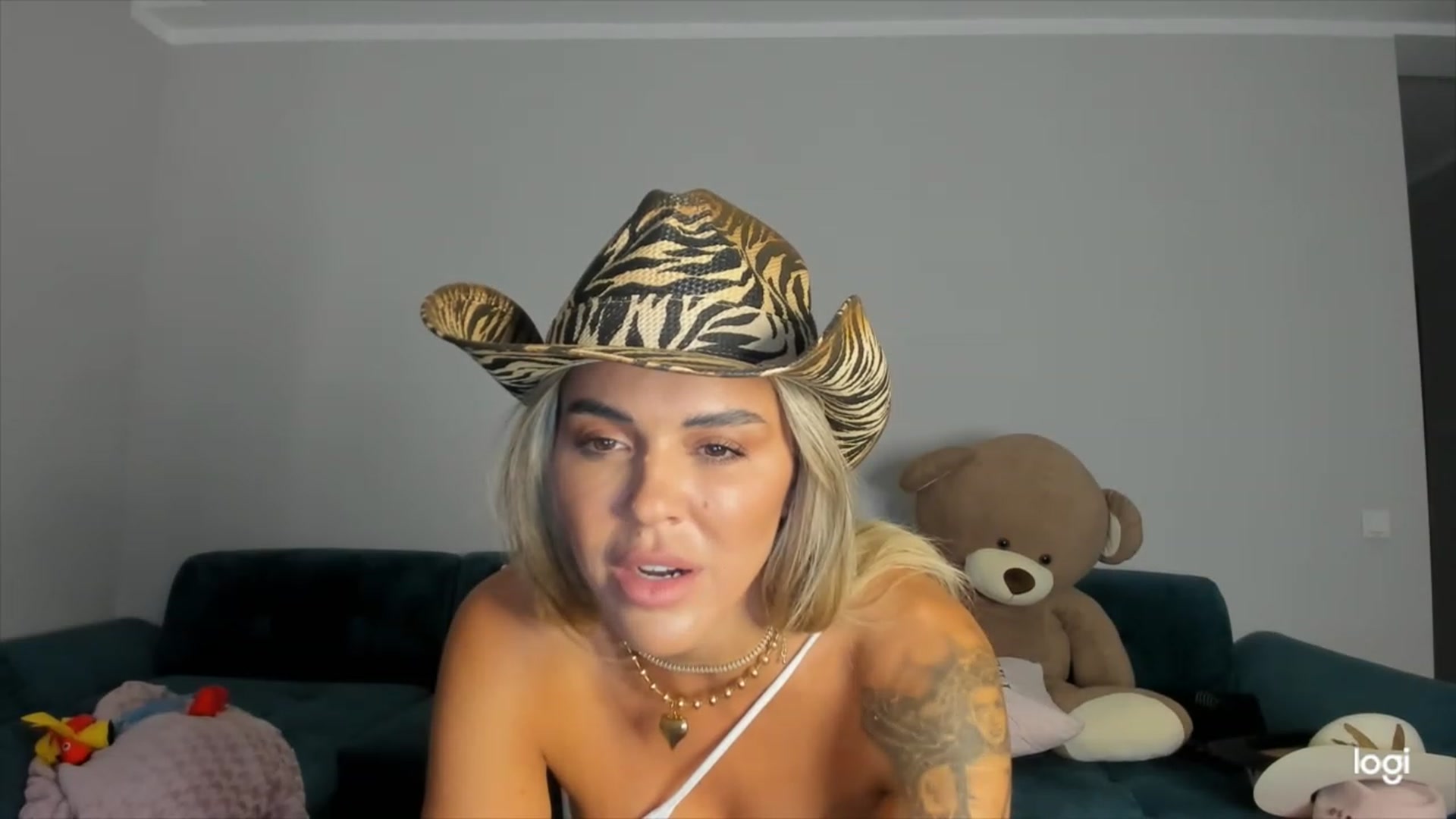 Gallery image thumbnail from DJMonica's myfreecams stream on, 03/15/2024, 11:37 image 19 of 20