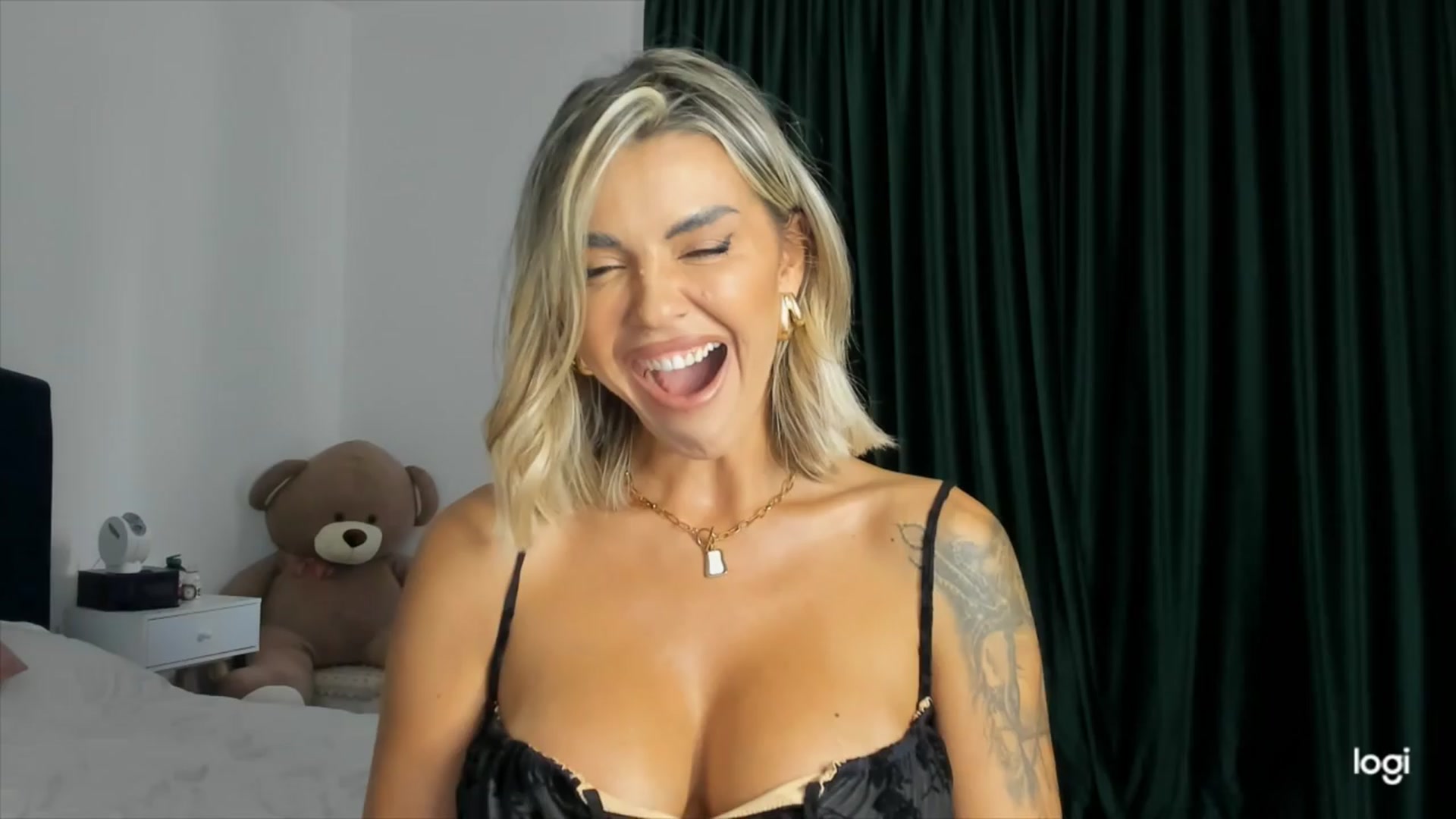 Gallery image thumbnail from DJMonica's myfreecams stream on, 03/22/2024, 10:48 image 16 of 20