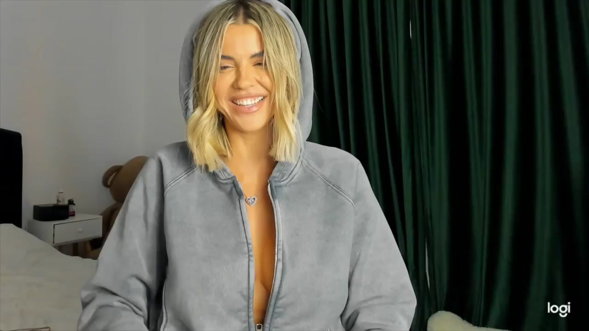 Gallery image thumbnail from DJMonica's myfreecams stream on, 03/23/2024, 16:01 image 16 of 20