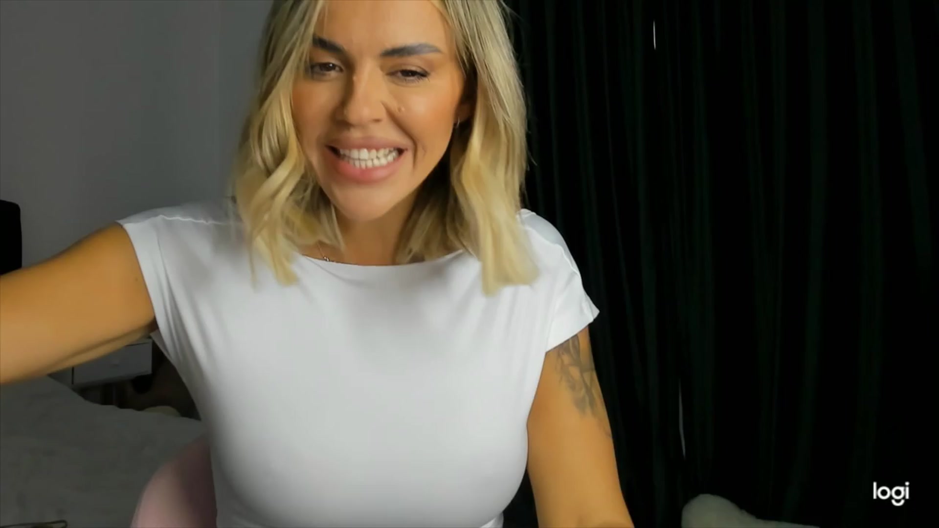 Gallery image thumbnail from DJMonica's myfreecams stream on, 03/23/2024, 16:01 image 7 of 20