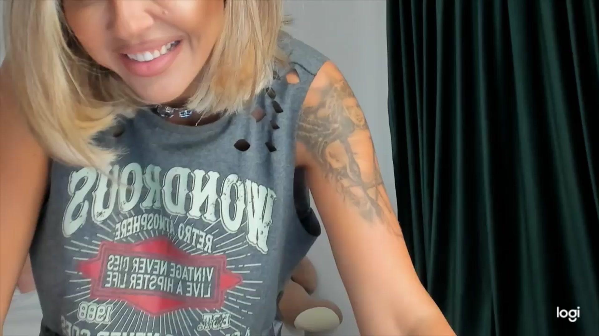 Gallery image thumbnail from DJMonica's myfreecams stream on, 03/25/2024, 11:36 image 16 of 20