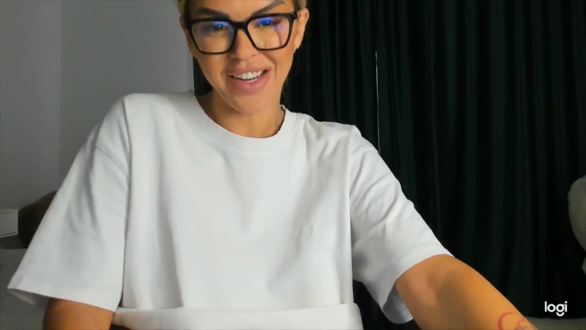 Gallery image thumbnail from DJMonica's myfreecams stream on, 04/24/2024, 10:28 image 15 of 20
