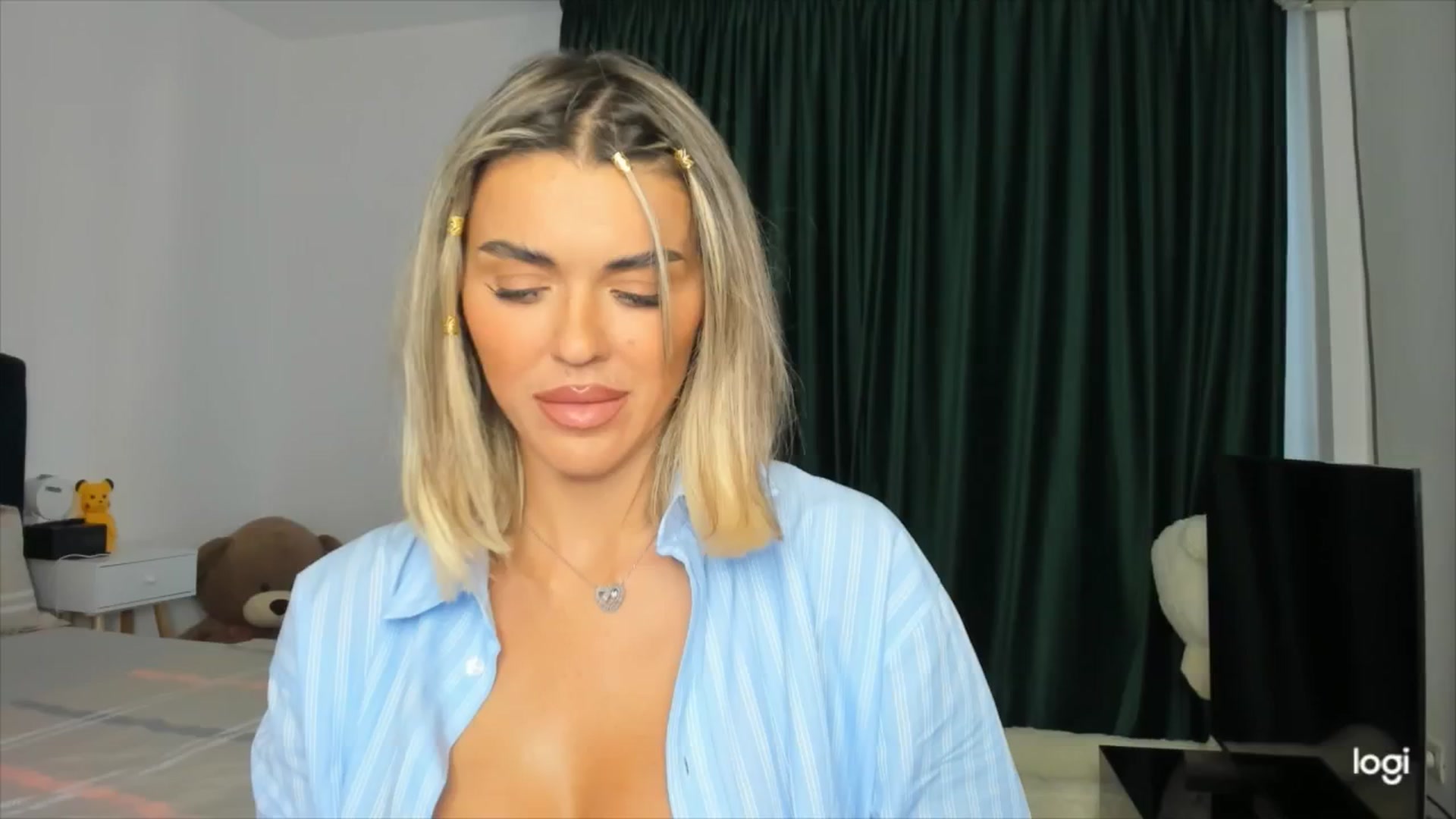 Gallery image thumbnail from DJMonica's myfreecams stream on, 04/28/2024, 14:12 image 3 of 20