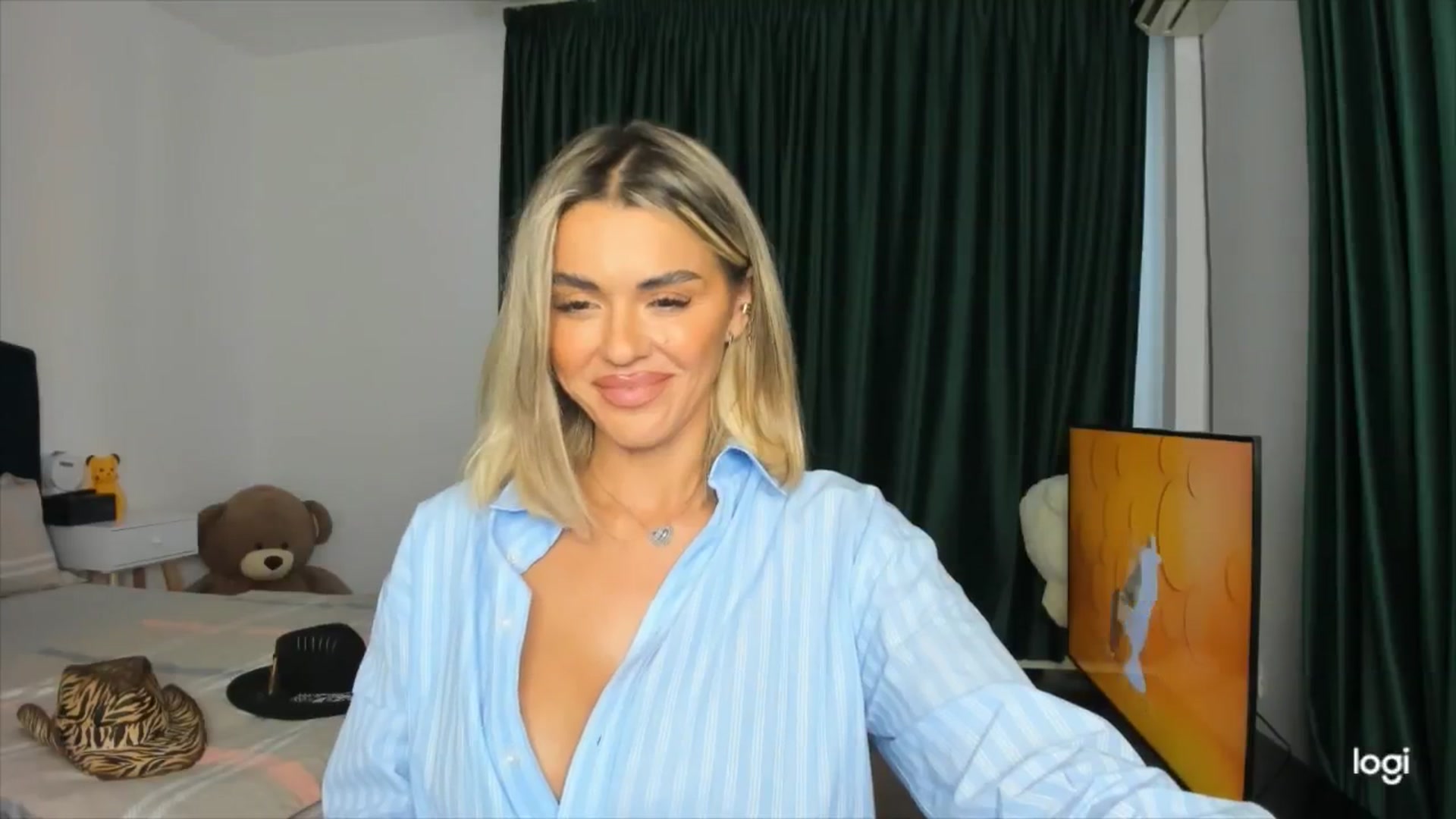 Gallery image thumbnail from DJMonica's myfreecams stream on, 04/28/2024, 15:21 image 12 of 20