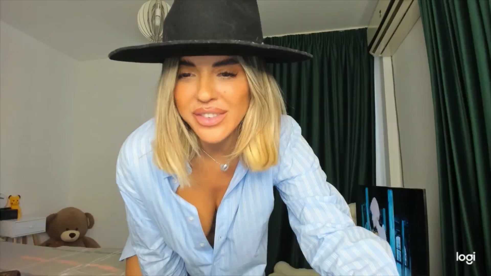 Gallery image thumbnail from DJMonica's myfreecams stream on, 04/28/2024, 15:21 image 17 of 20