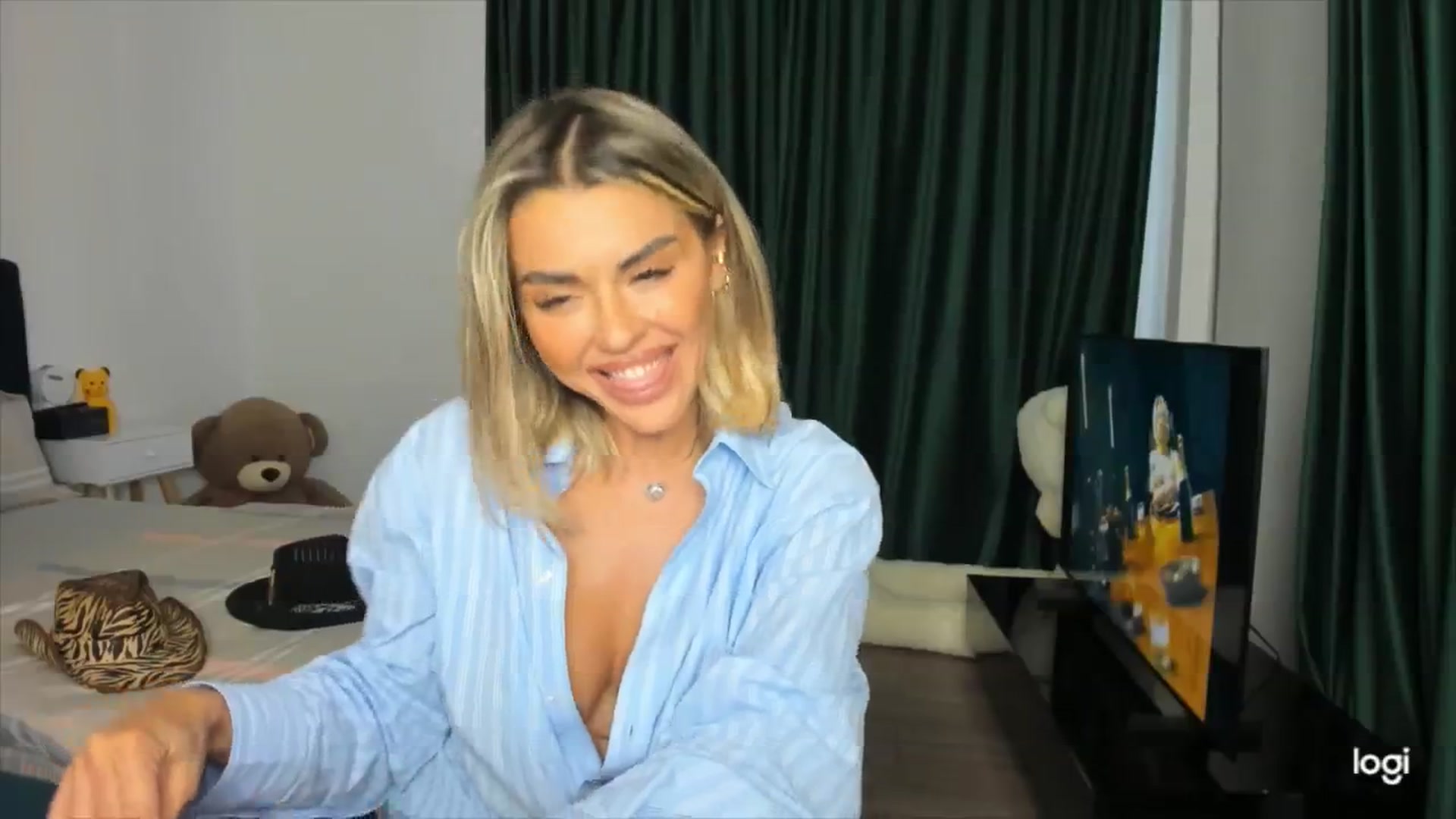 Gallery image thumbnail from DJMonica's myfreecams stream on, 04/28/2024, 15:21 image 6 of 20