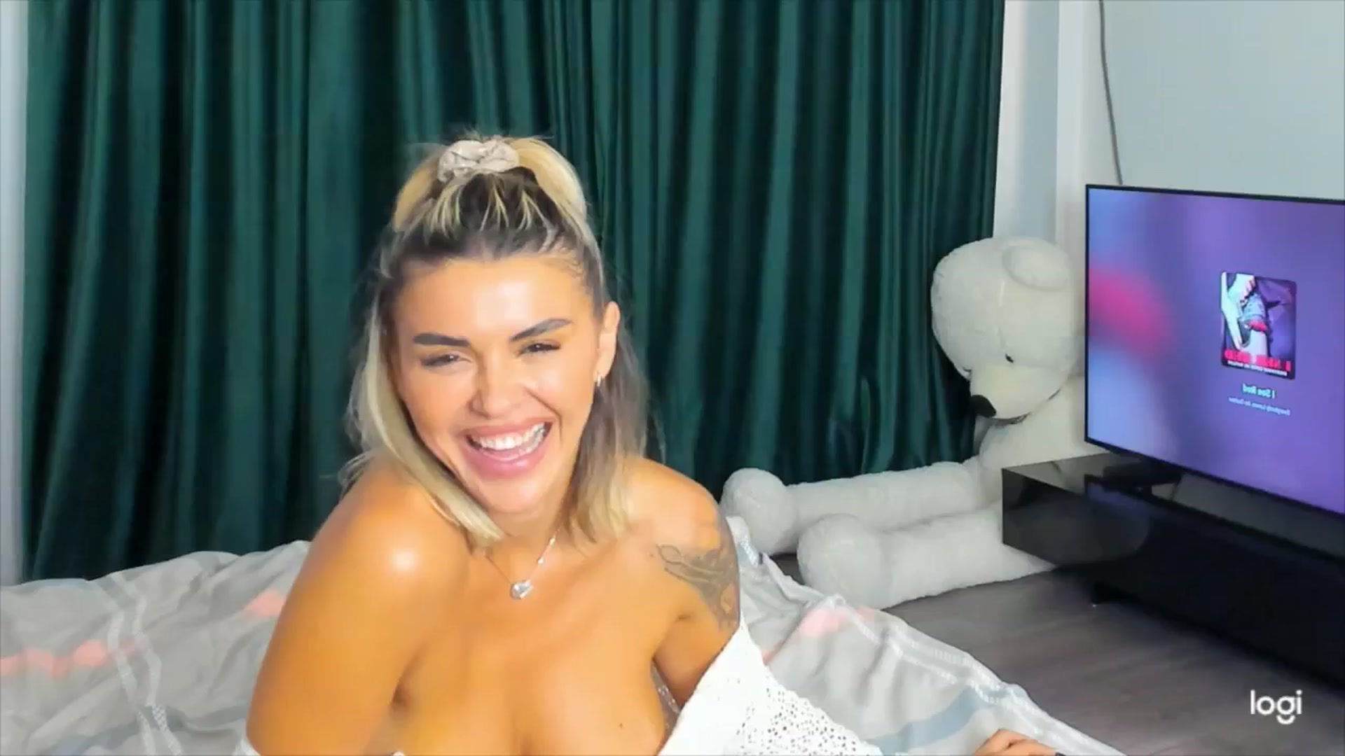 Gallery image thumbnail from DJMonica's myfreecams stream on, 04/29/2024, 14:22 image 19 of 20