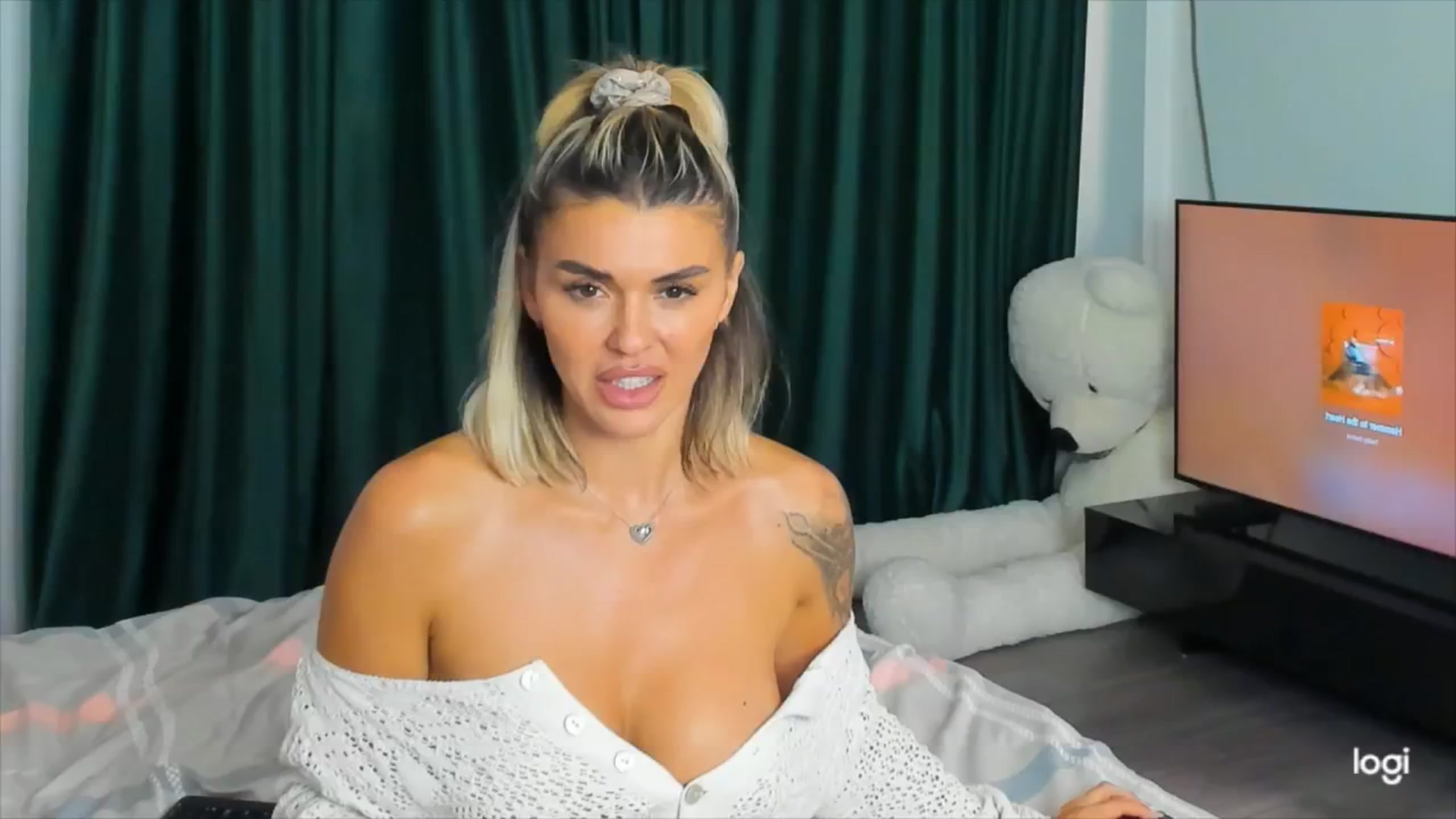 Gallery image thumbnail from DJMonica's myfreecams stream on, 04/29/2024, 14:22 image 16 of 20